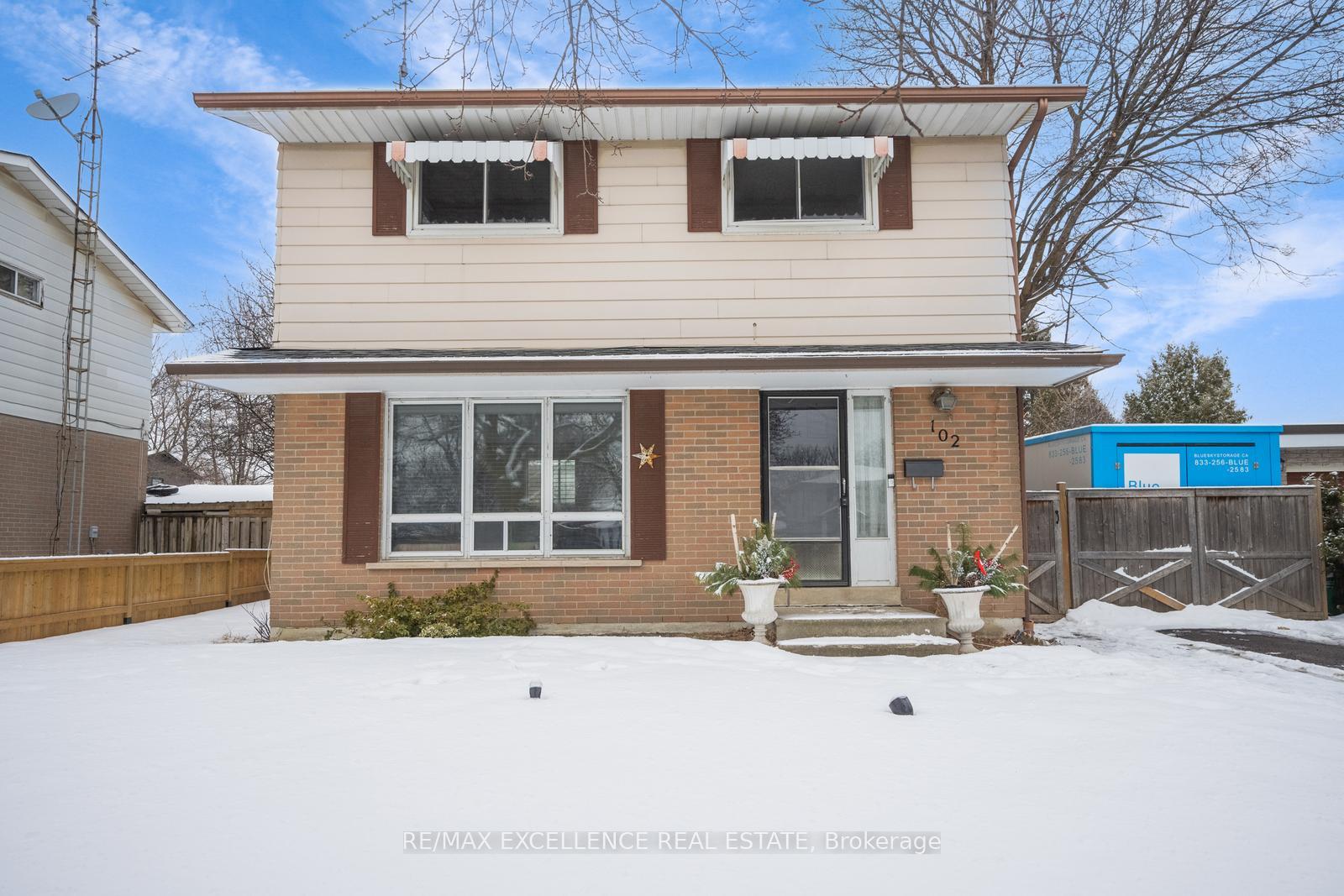 Front of 102 Rutherford Road N