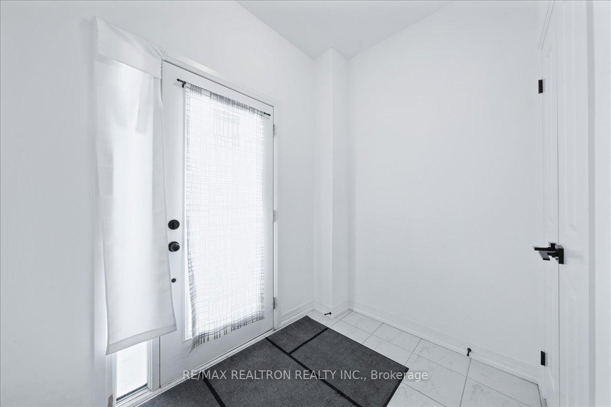 Photo 7 of 38 Fairlane Avenue, Barrie, Painswick South — HOMEH