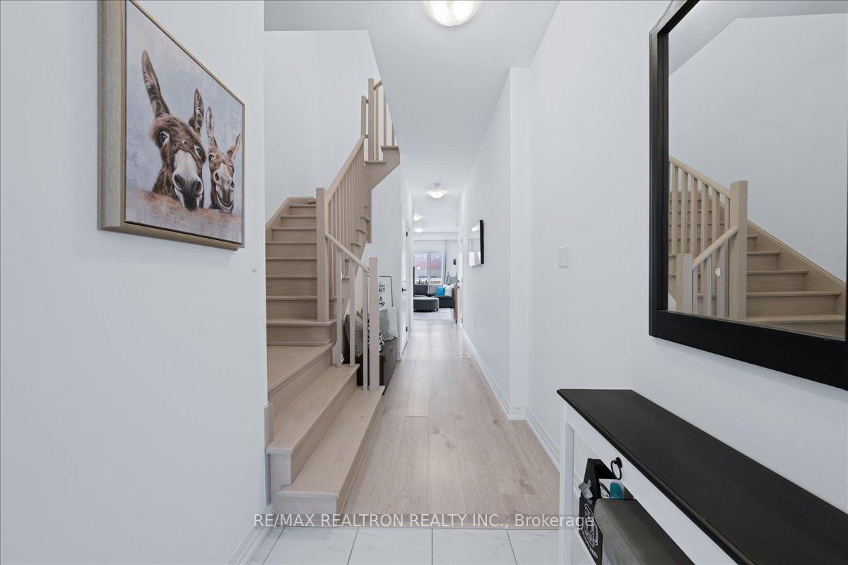 Photo 9 of 38 Fairlane Avenue, Barrie, Painswick South — HOMEH