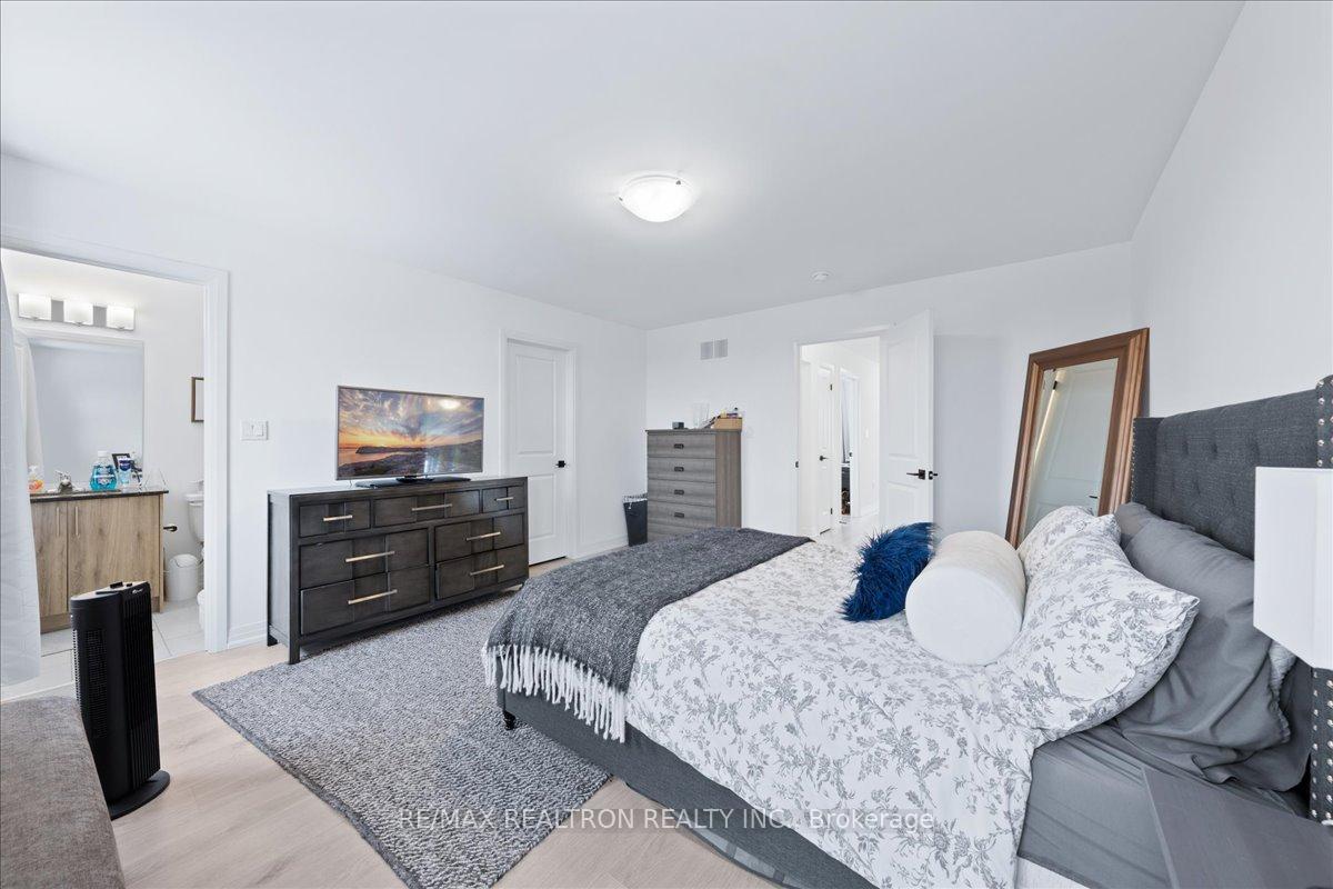 Photo 22 of 38 Fairlane Avenue, Barrie, Painswick South — HOMEH