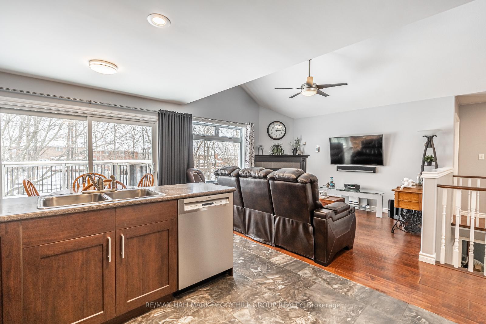 Photo 3 of 36 Osprey Ridge Road, Barrie, Little Lake — HOMEH