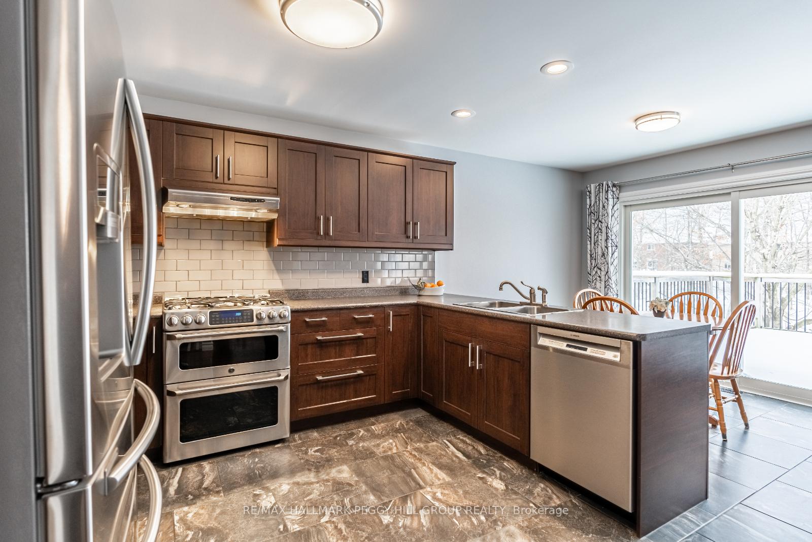 Photo 5 of 36 Osprey Ridge Road, Barrie, Little Lake — HOMEH