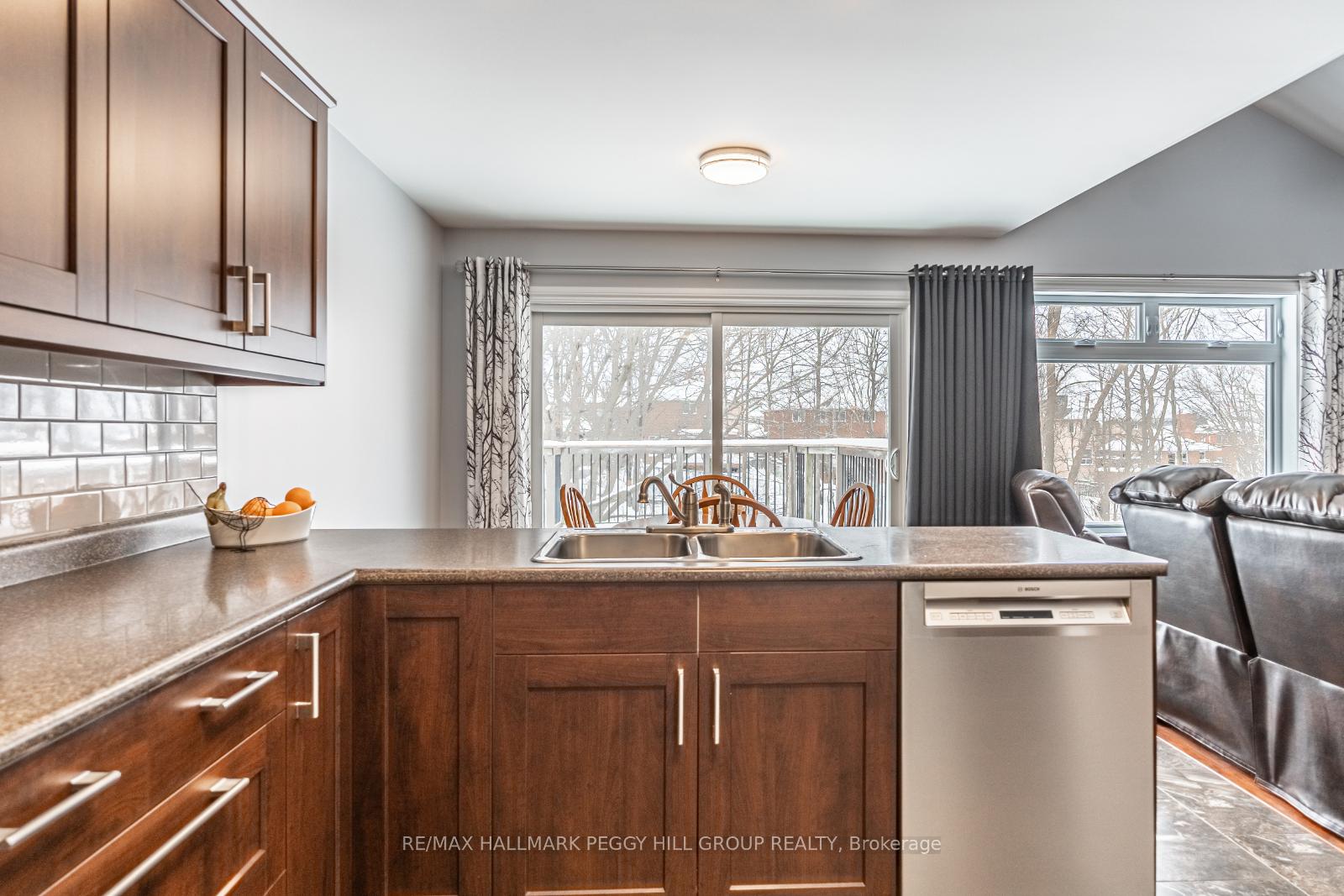 Photo 6 of 36 Osprey Ridge Road, Barrie, Little Lake — HOMEH