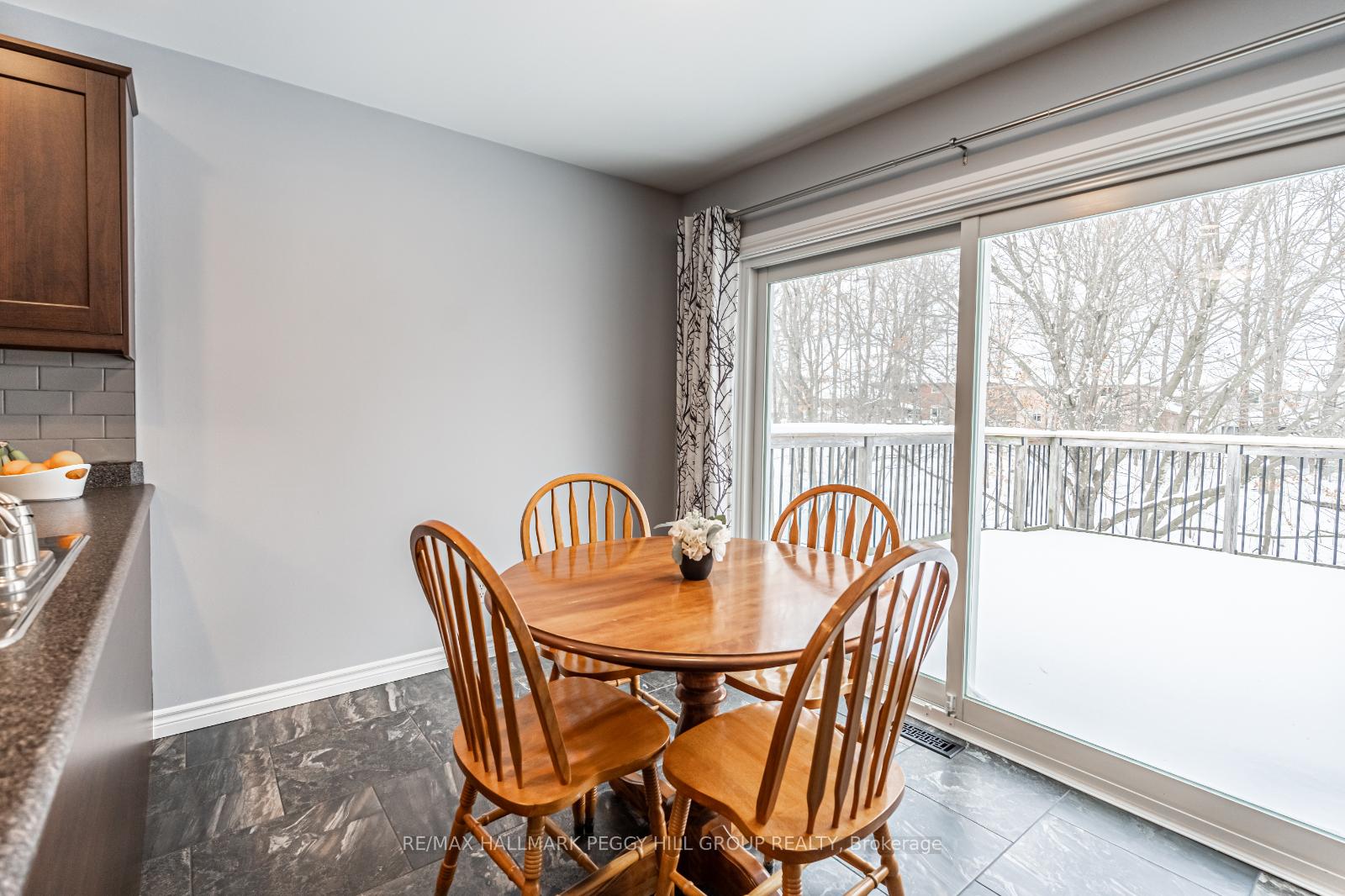 Photo 7 of 36 Osprey Ridge Road, Barrie, Little Lake — HOMEH
