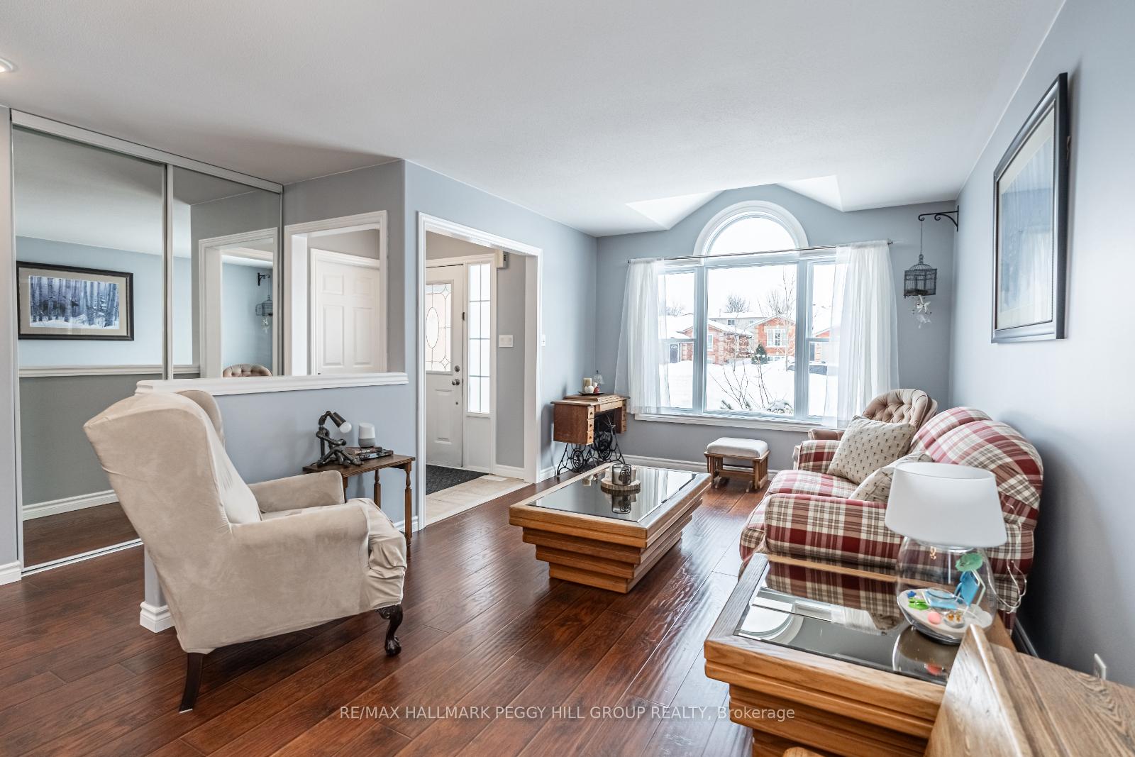 Photo 10 of 36 Osprey Ridge Road, Barrie, Little Lake — HOMEH