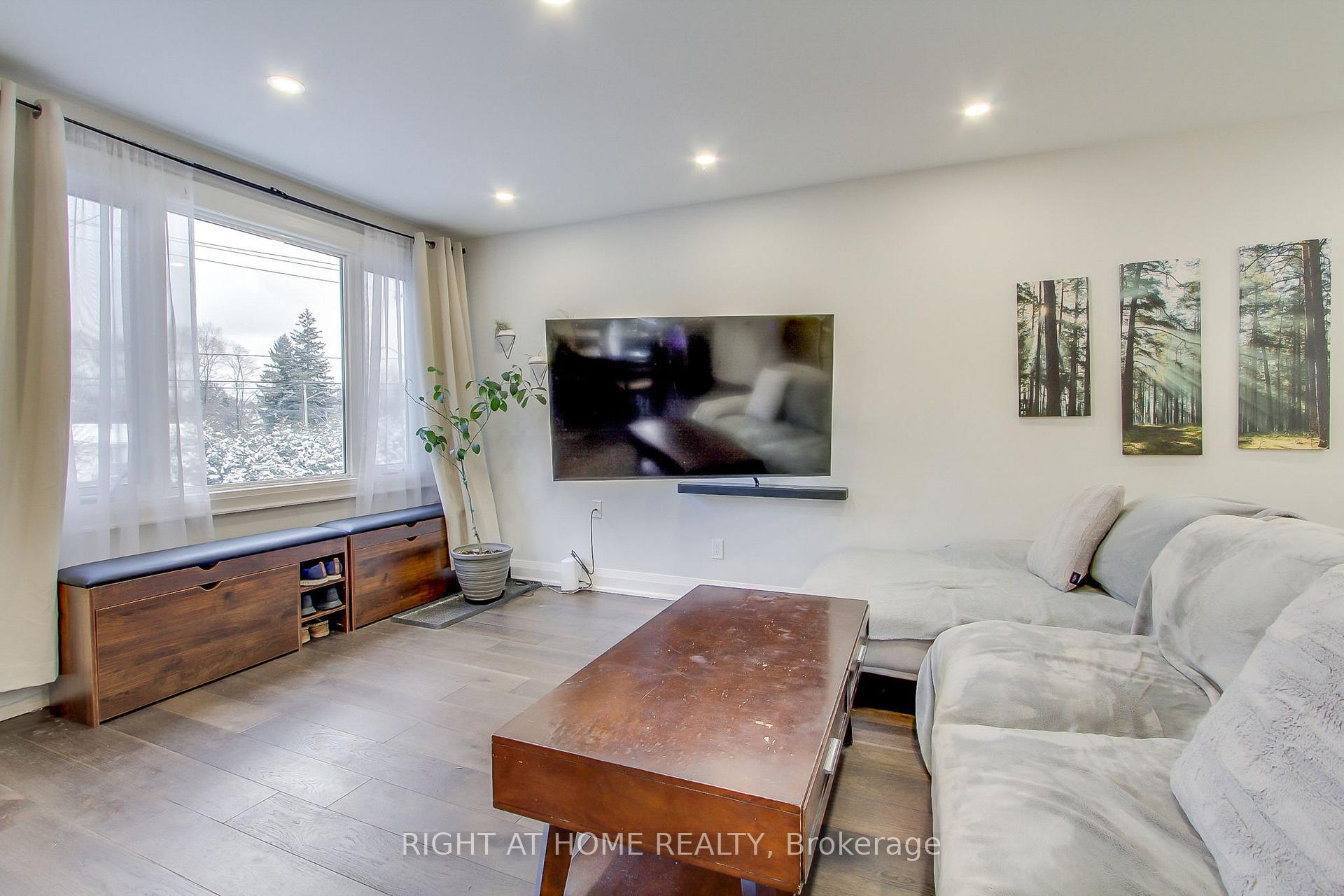 Photo 4 of 156 Huronia Road, Barrie, Allandale Heights — HOMEH