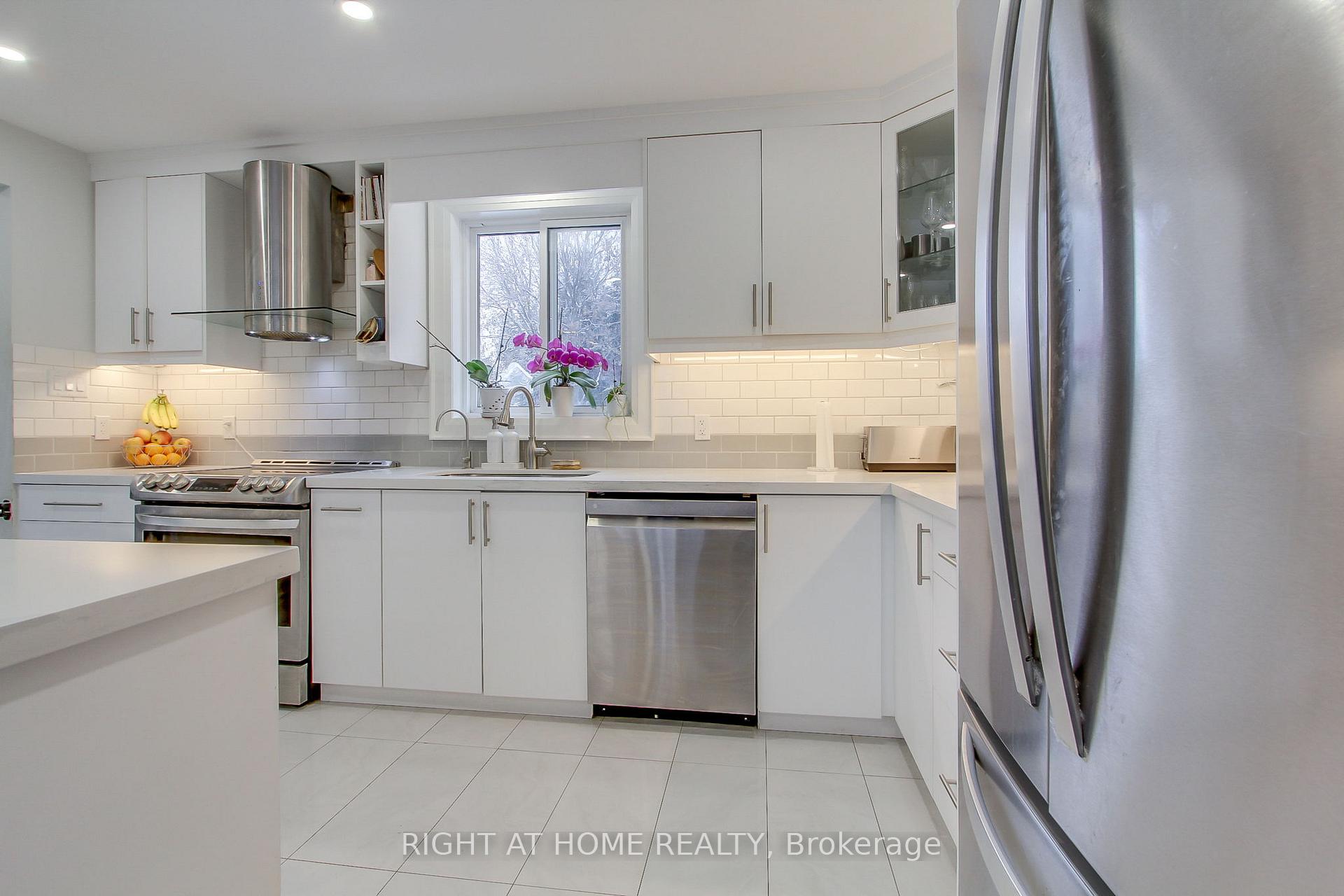 Photo 10 of 156 Huronia Road, Barrie, Allandale Heights — HOMEH