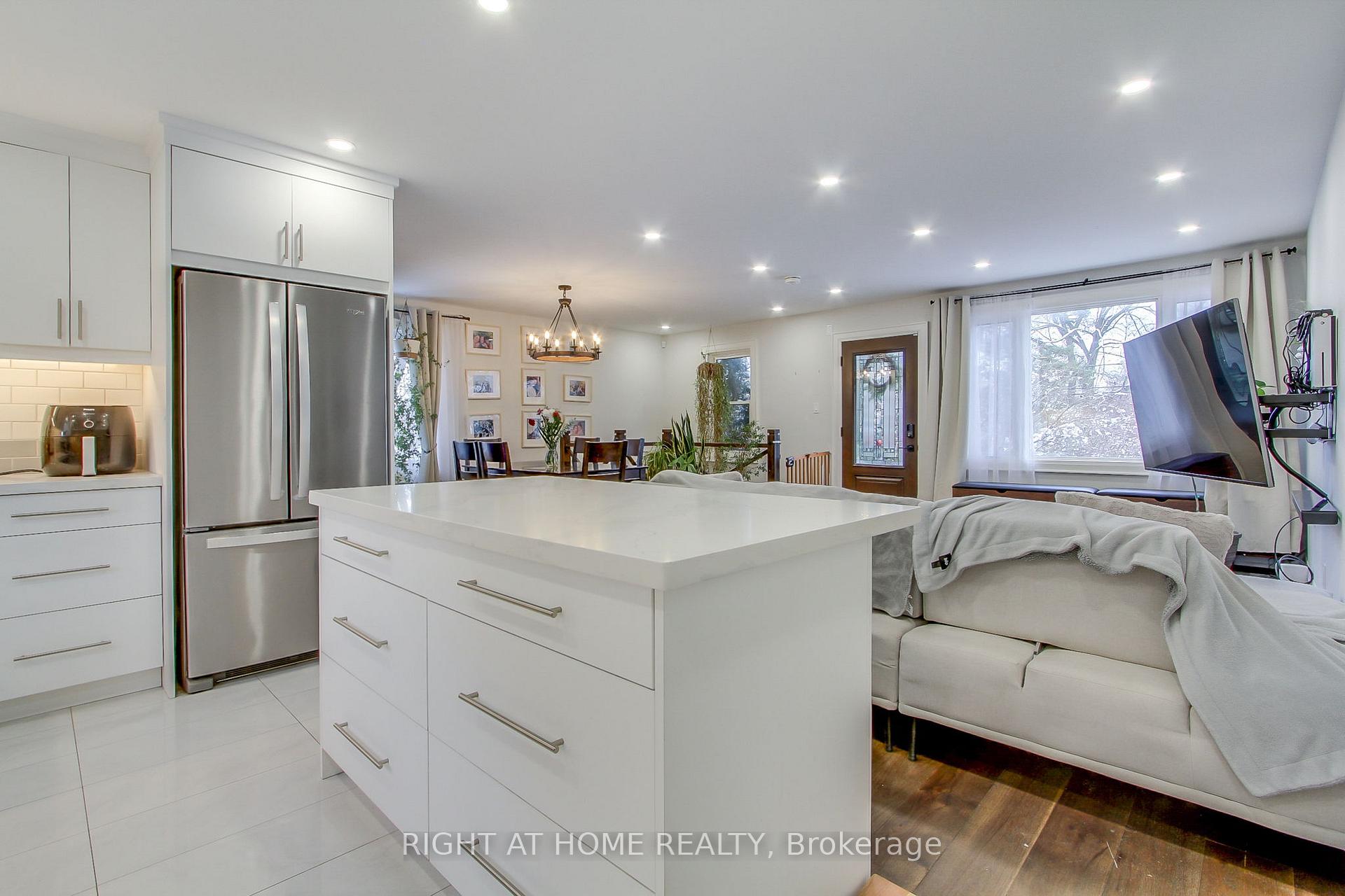 Photo 13 of 156 Huronia Road, Barrie, Allandale Heights — HOMEH