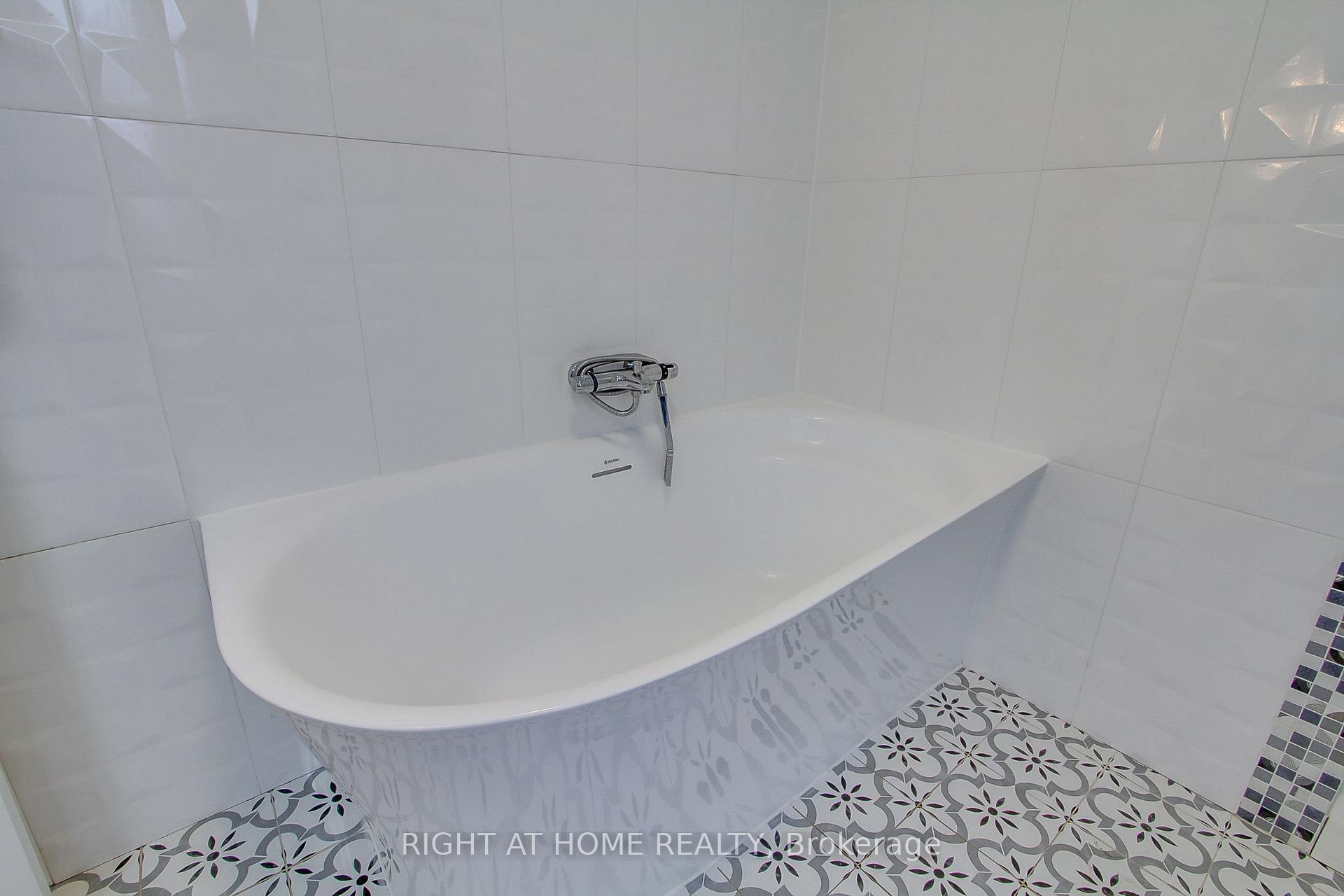 Photo 25 of 156 Huronia Road, Barrie, Allandale Heights — HOMEH
