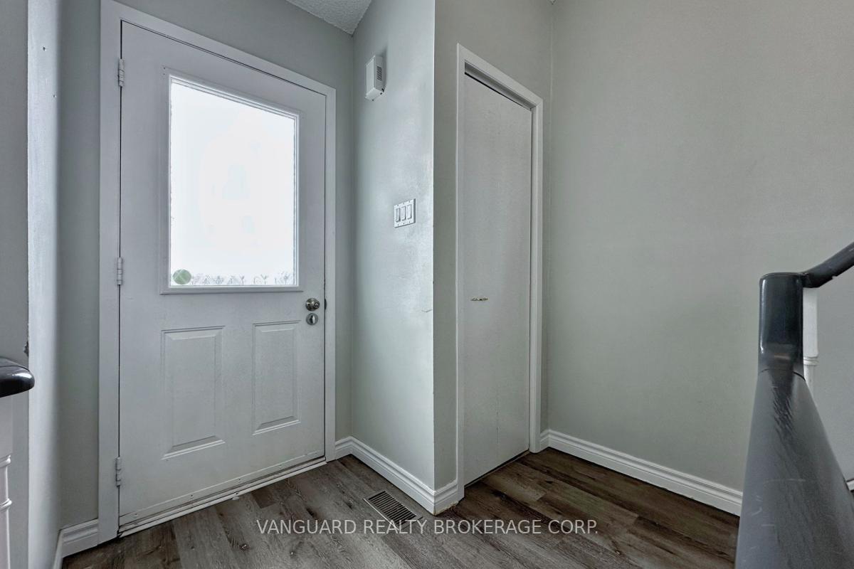 Photo 6 of 52 Hickling Trail, Barrie, Grove East — HOMEH