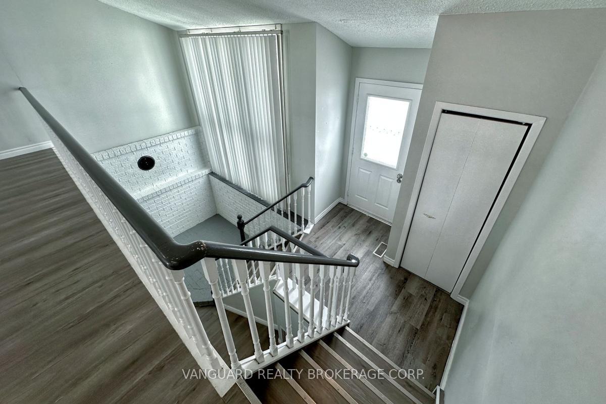 Photo 8 of 52 Hickling Trail, Barrie, Grove East — HOMEH