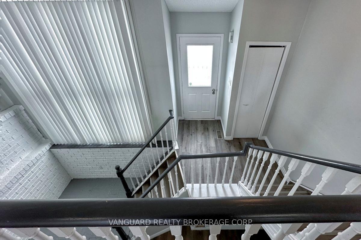 Photo 9 of 52 Hickling Trail, Barrie, Grove East — HOMEH