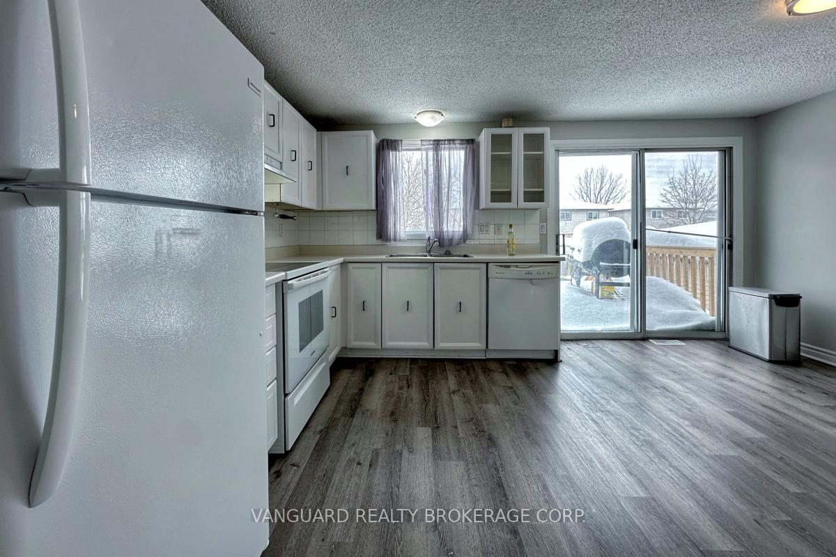Photo 15 of 52 Hickling Trail, Barrie, Grove East — HOMEH