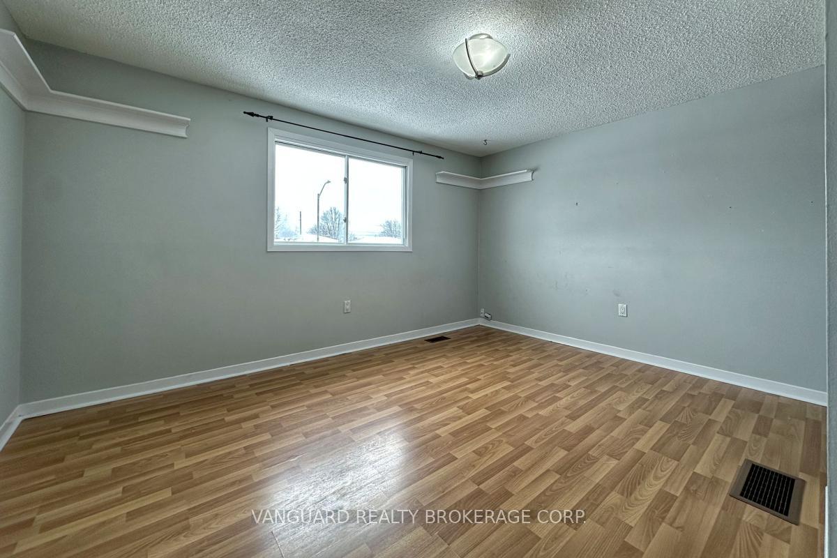 Photo 21 of 52 Hickling Trail, Barrie, Grove East — HOMEH