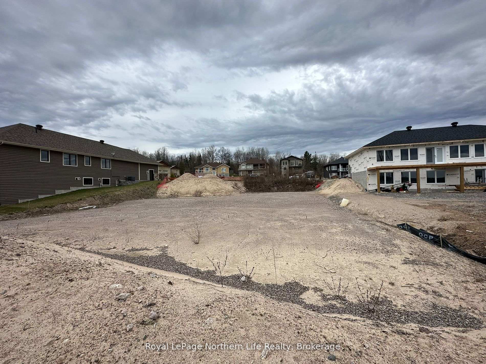 Photo 2 of 33 Alexandra Court, Callander — HOMEH
