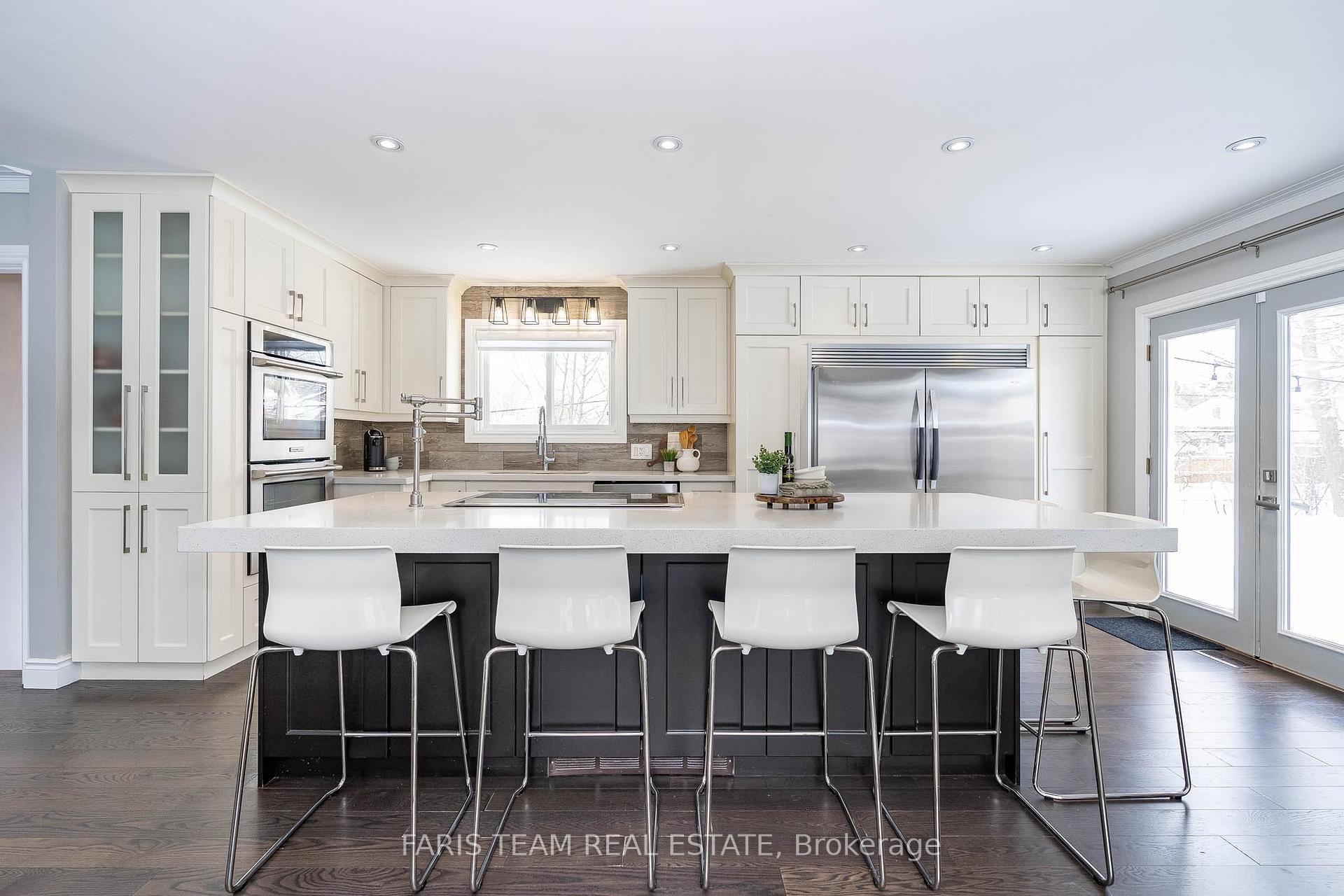 Photo 2 of 34 Marion Crescent, Barrie, Wellington — HOMEH
