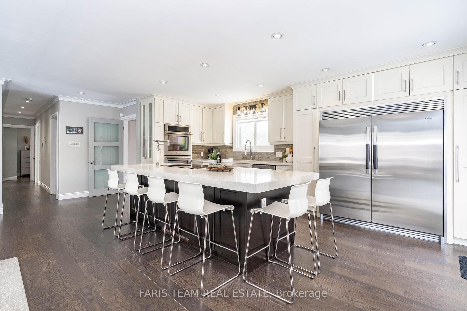 Photo 3 of 34 Marion Crescent, Barrie, Wellington — HOMEH