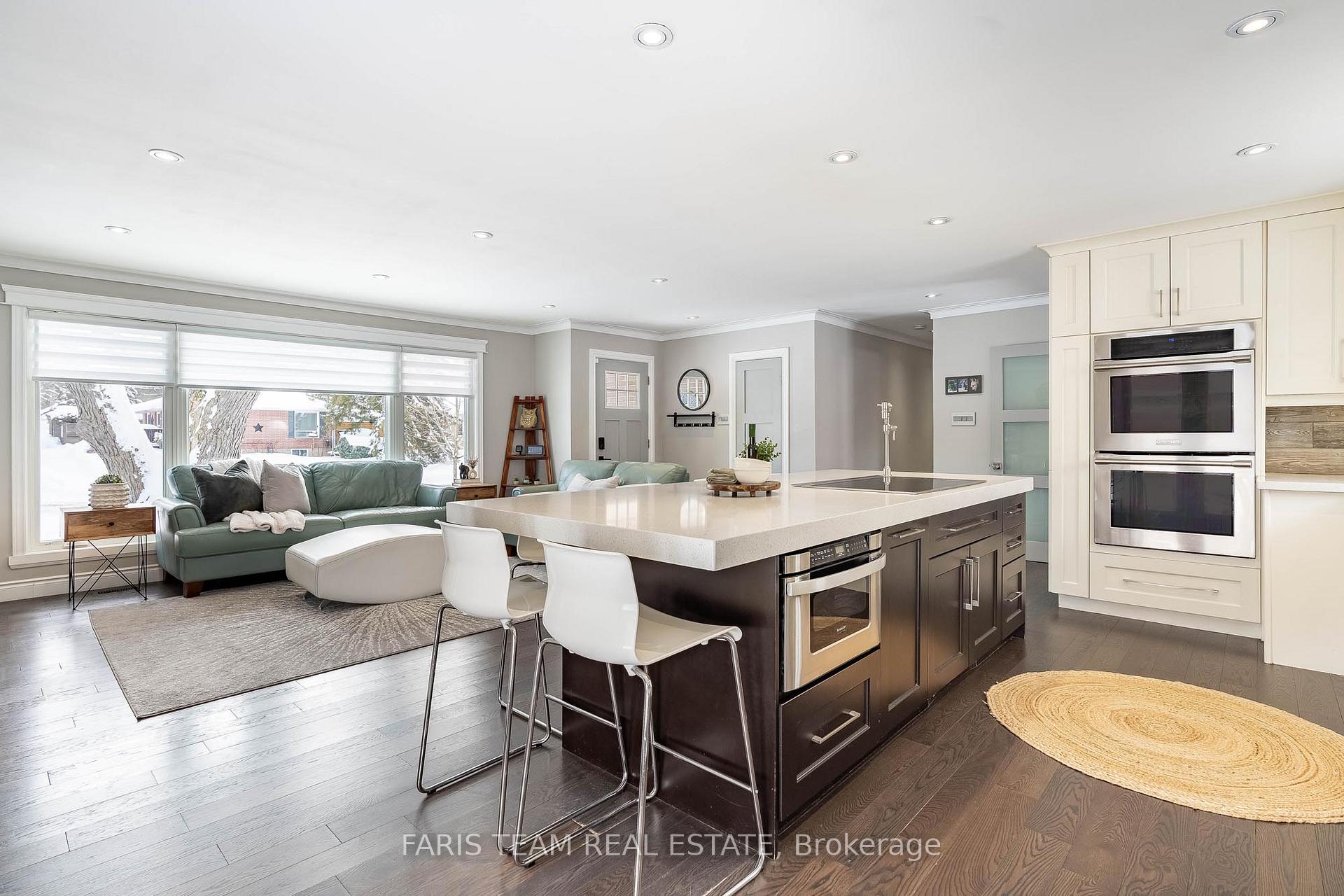 Photo 4 of 34 Marion Crescent, Barrie, Wellington — HOMEH