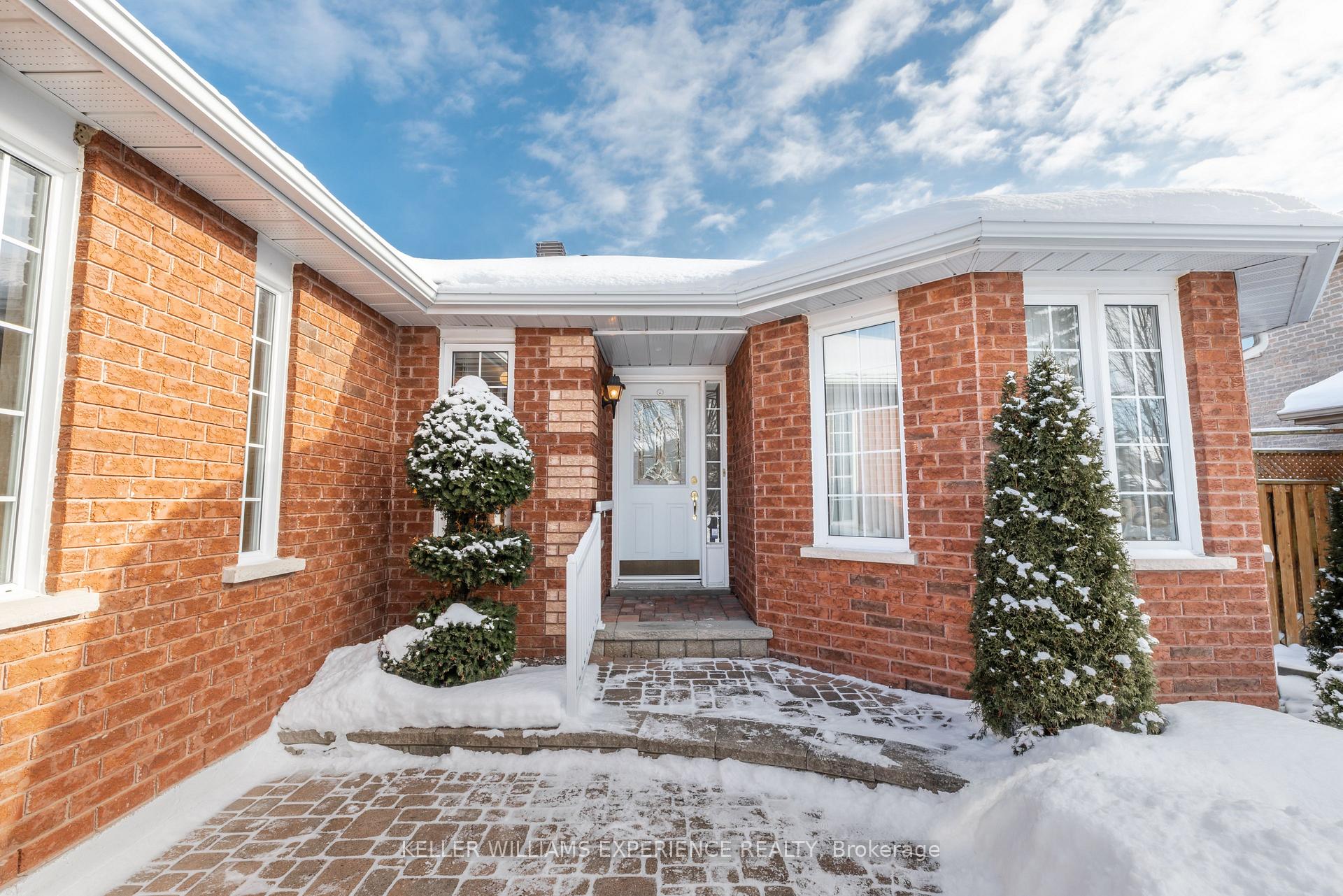 Photo 2 of 17 Honey Crescent, Barrie, Painswick South — HOMEH