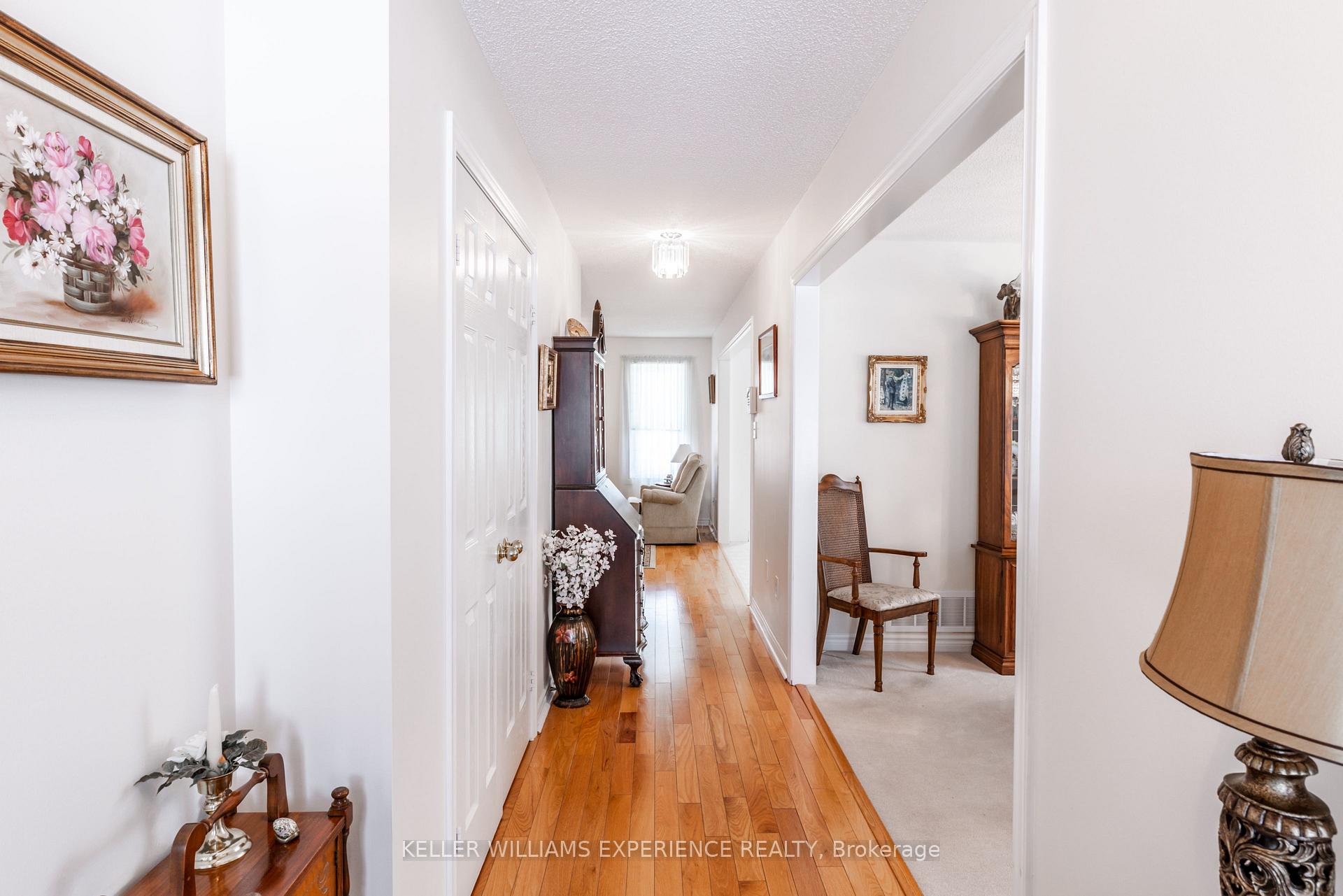 Photo 3 of 17 Honey Crescent, Barrie, Painswick South — HOMEH