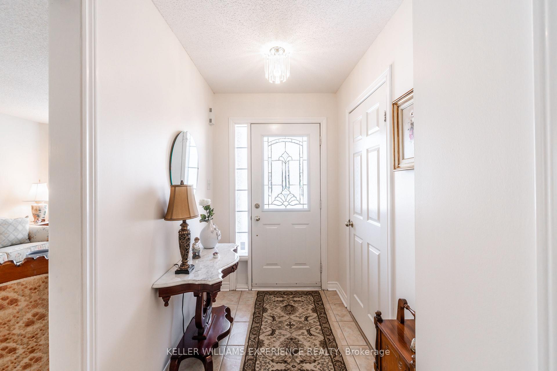 Photo 4 of 17 Honey Crescent, Barrie, Painswick South — HOMEH
