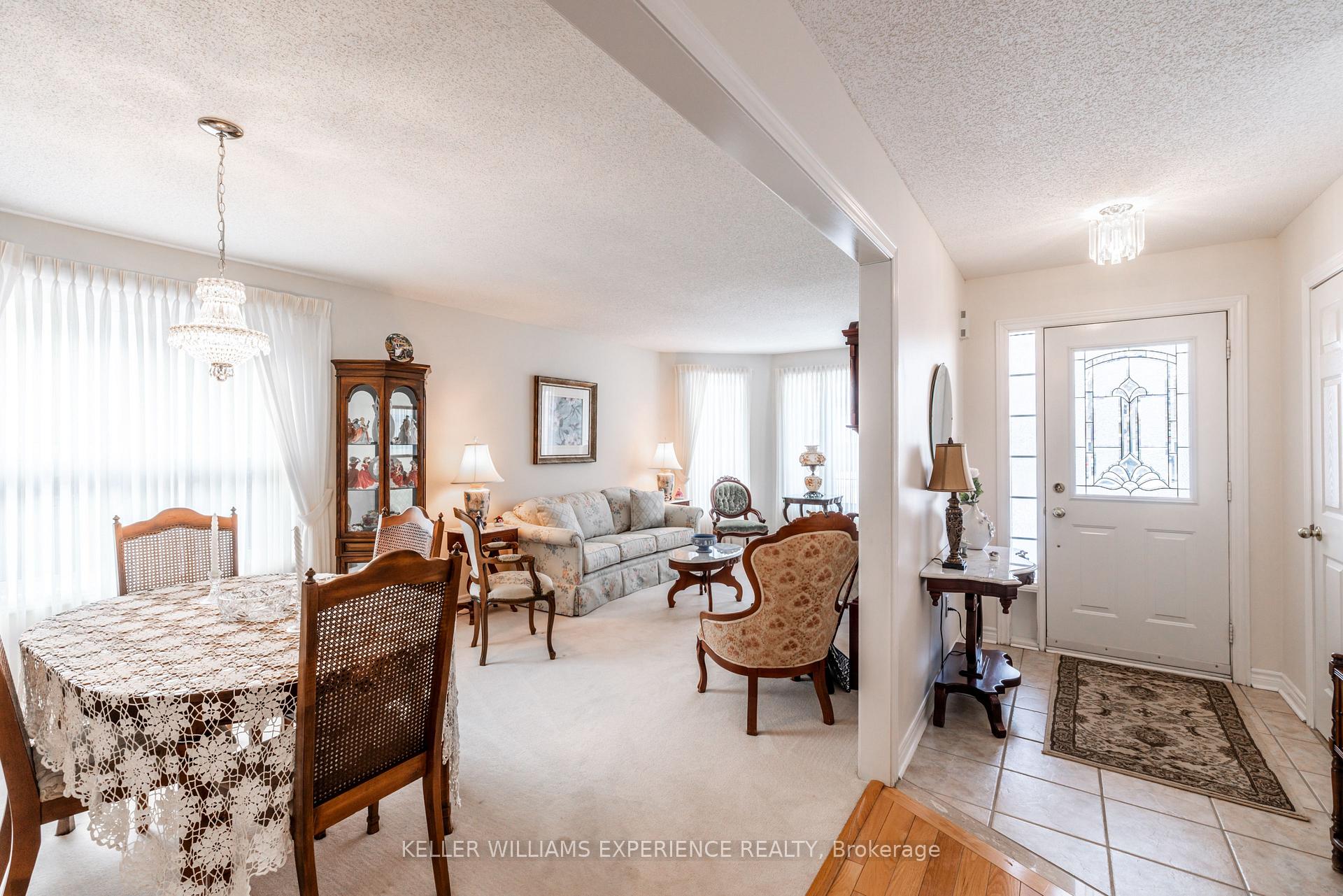 Photo 5 of 17 Honey Crescent, Barrie, Painswick South — HOMEH