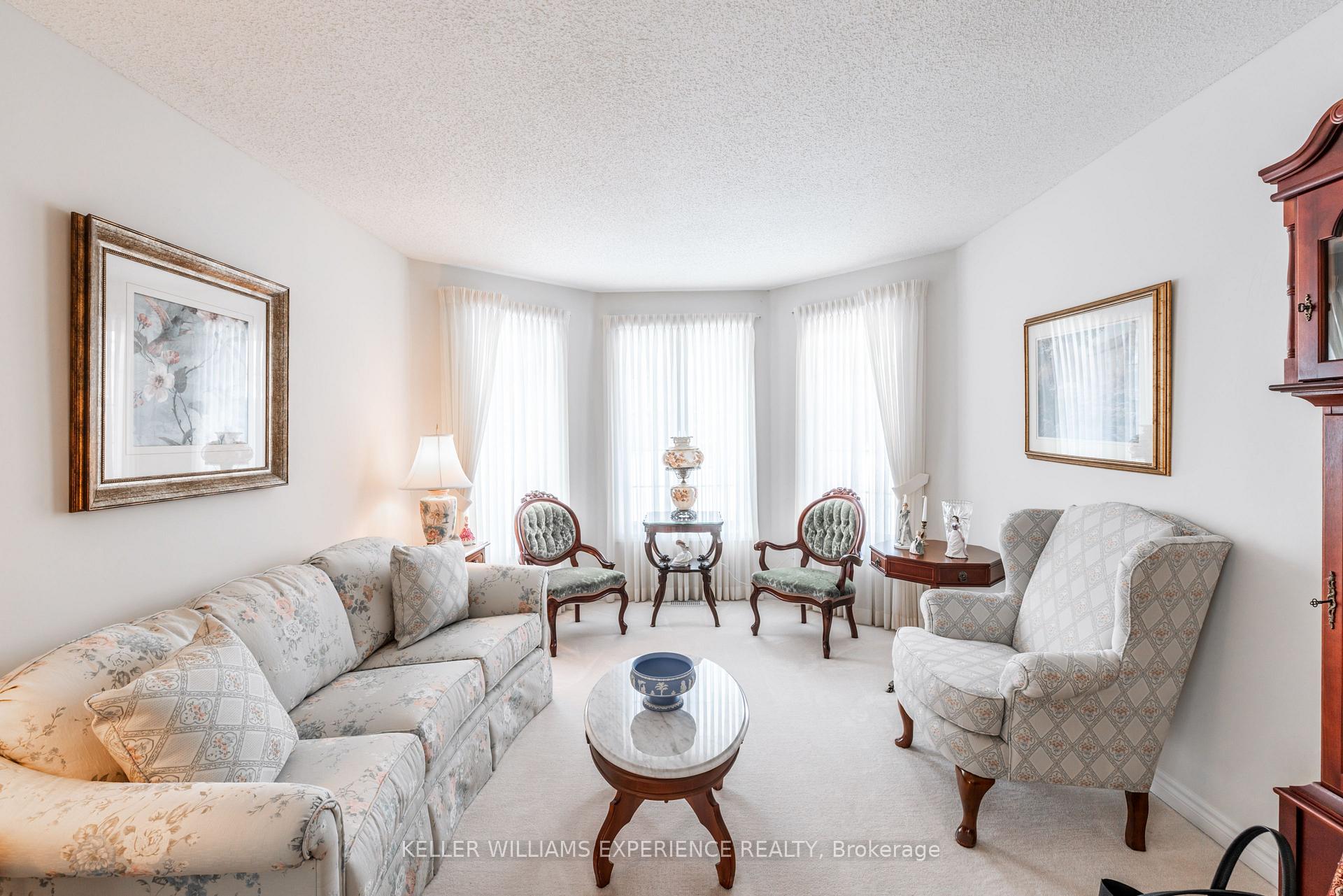 Photo 8 of 17 Honey Crescent, Barrie, Painswick South — HOMEH