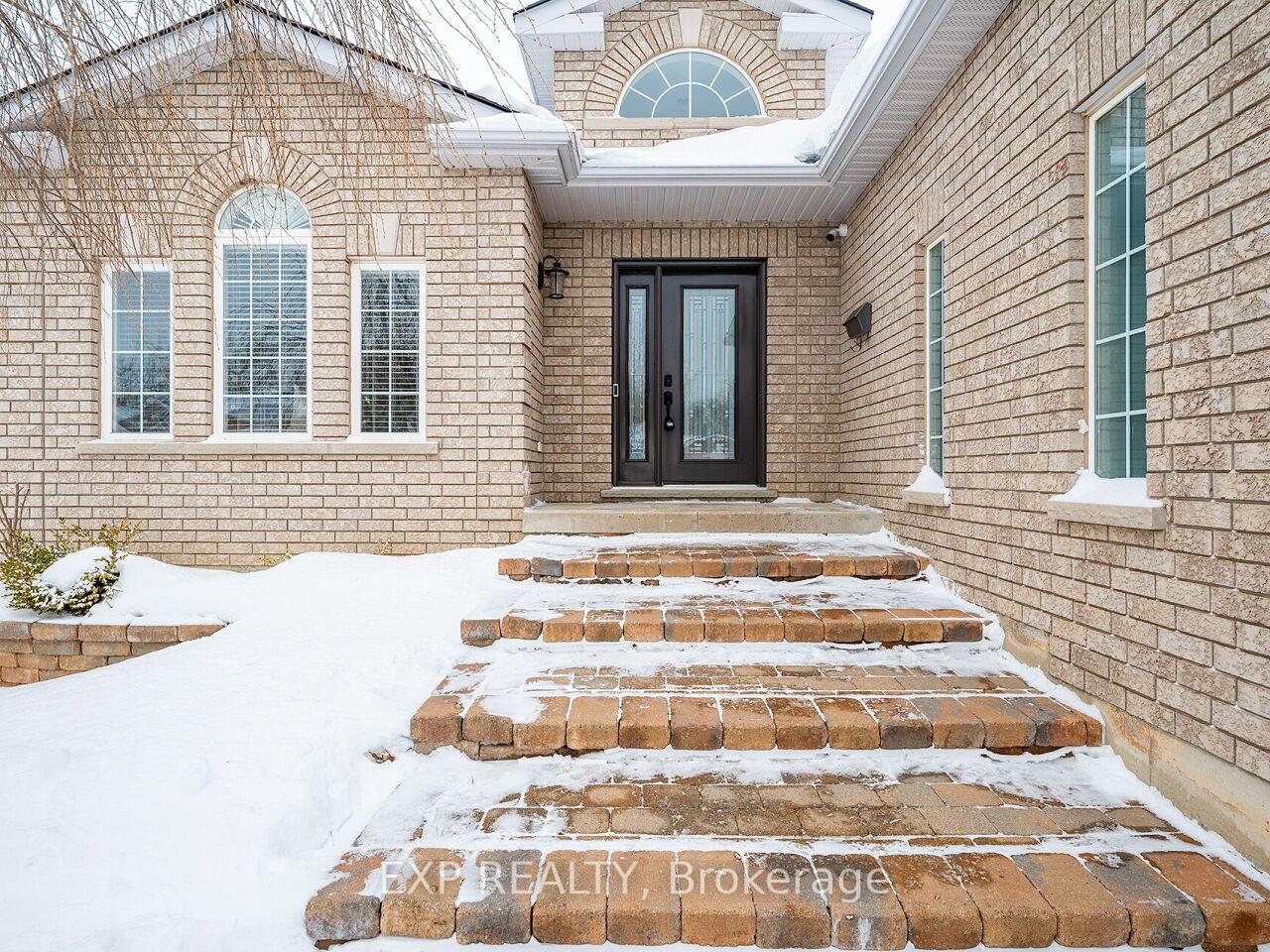 Photo 2 of 84 Sproule Drive, Barrie, 400 West — HOMEH