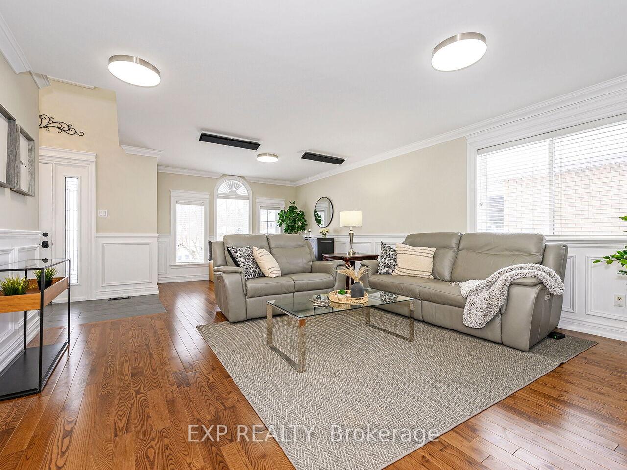Photo 3 of 84 Sproule Drive, Barrie, 400 West — HOMEH