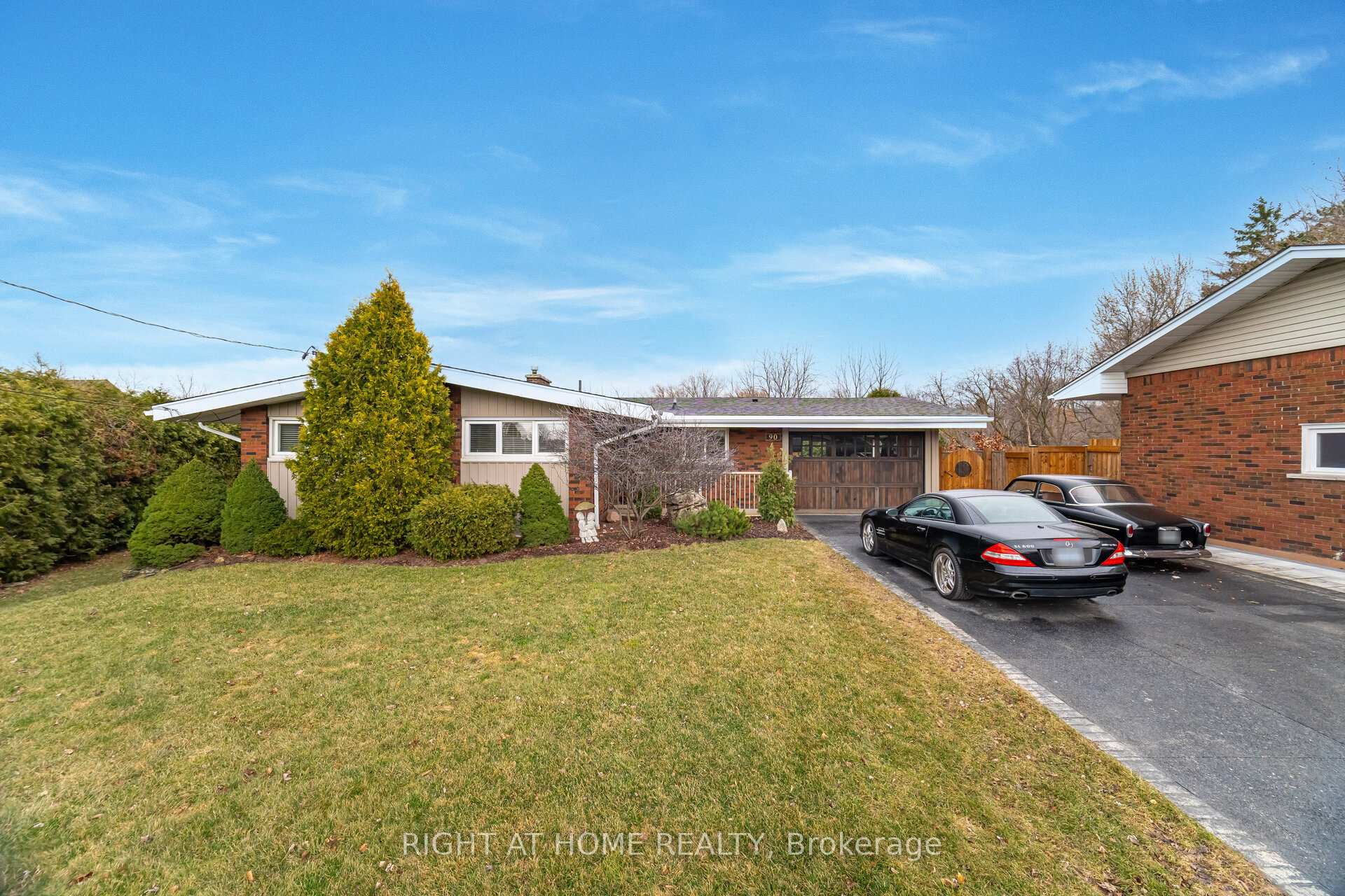 Front of 90 Mountain Avenue N
