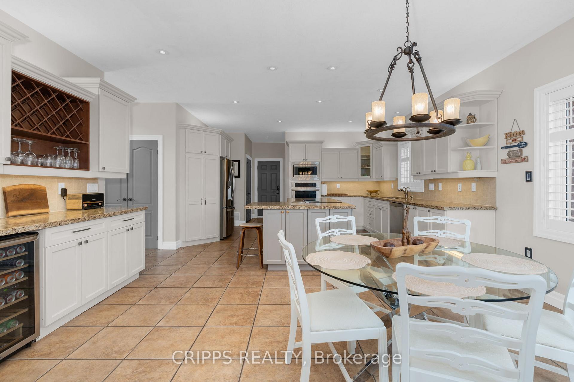 Photo 9 of 2 Spencer Drive, Barrie, Innis-Shore — HOMEH