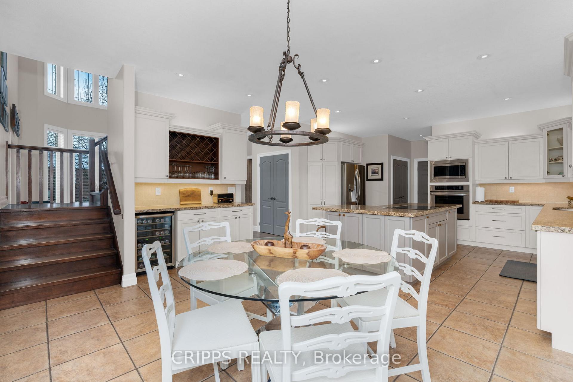 Photo 10 of 2 Spencer Drive, Barrie, Innis-Shore — HOMEH