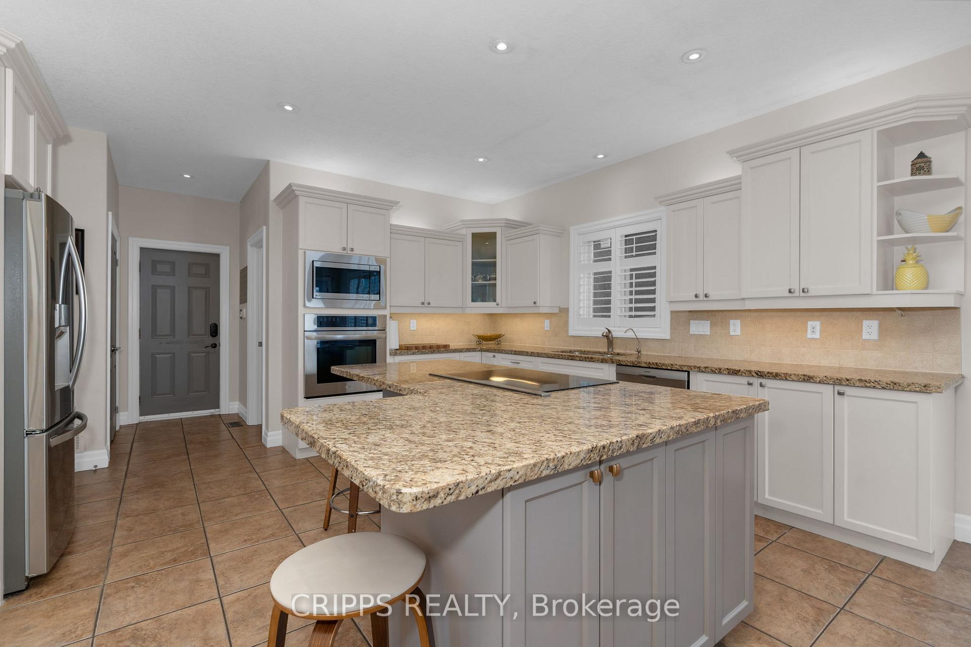 Photo 11 of 2 Spencer Drive, Barrie, Innis-Shore — HOMEH