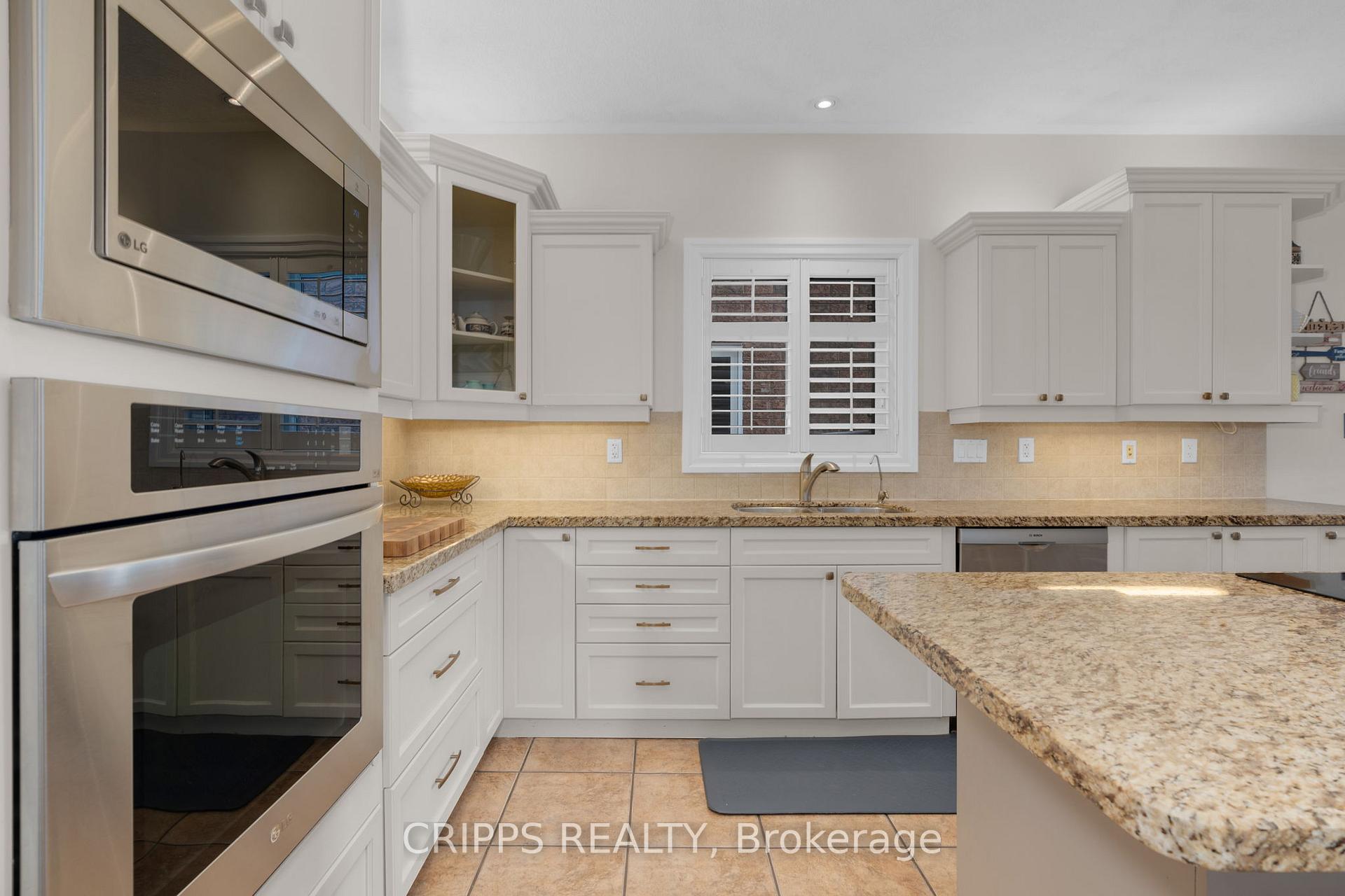 Photo 13 of 2 Spencer Drive, Barrie, Innis-Shore — HOMEH