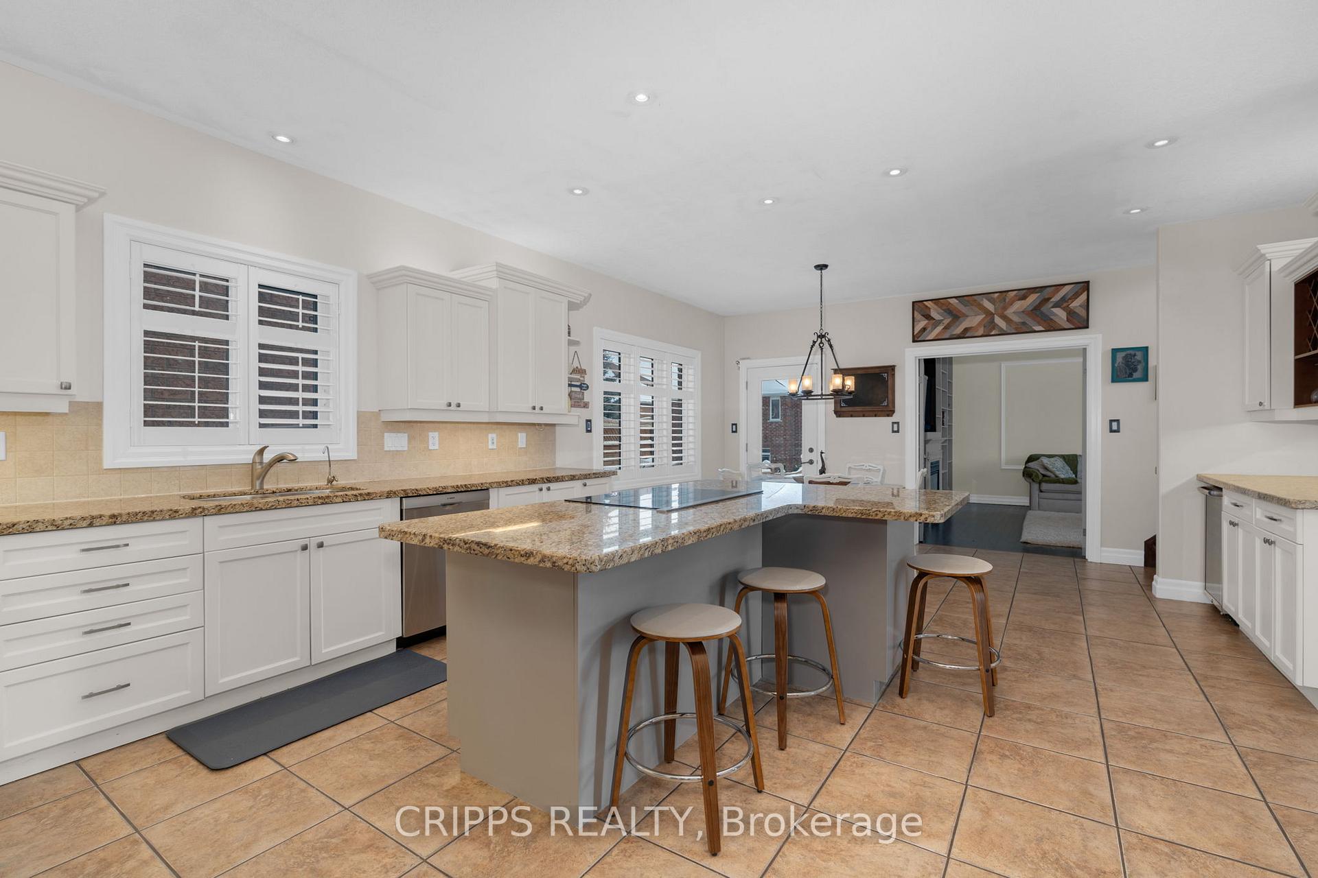 Photo 14 of 2 Spencer Drive, Barrie, Innis-Shore — HOMEH
