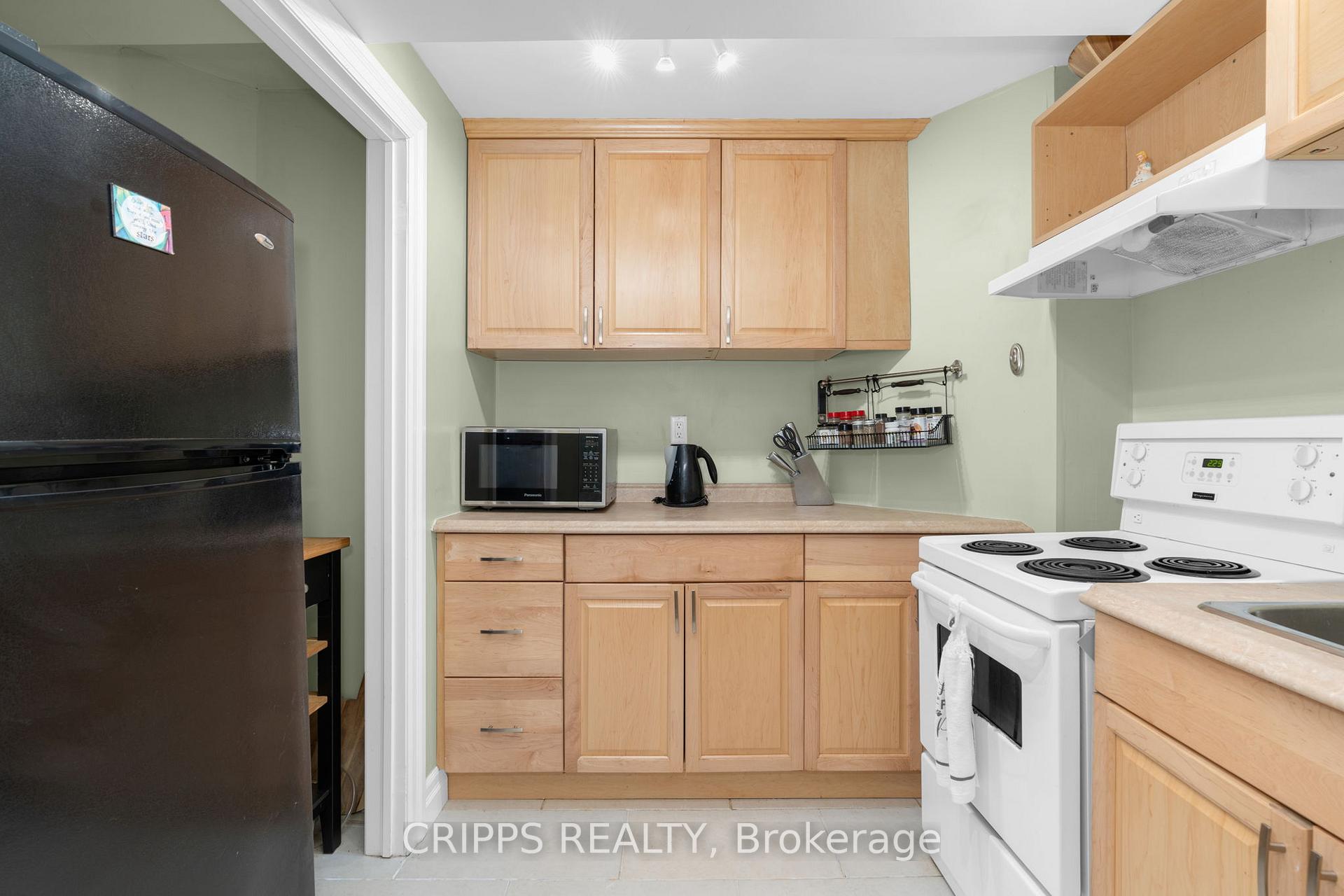 Photo 40 of 2 Spencer Drive, Barrie, Innis-Shore — HOMEH
