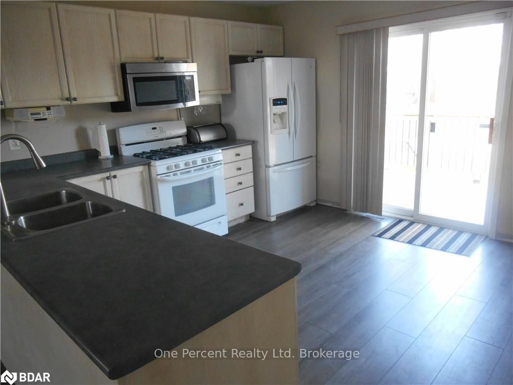 Photo 3 of 91 Masters Drive, Barrie, East Bayfield — HOMEH