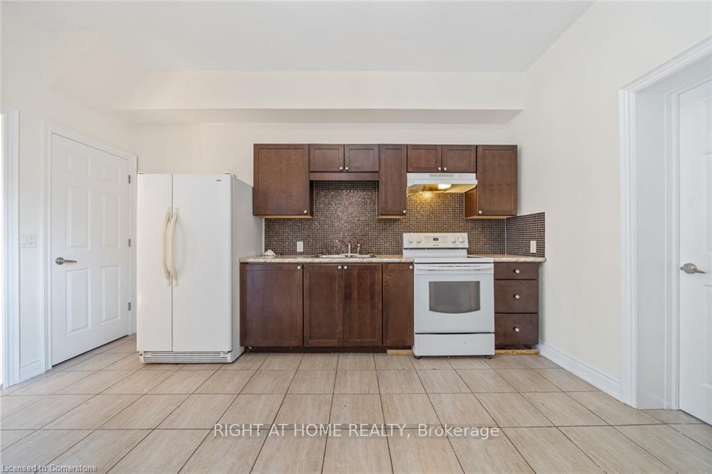 Photo 11 of 136 Macnab Street N, Hamilton, Central — HOMEH