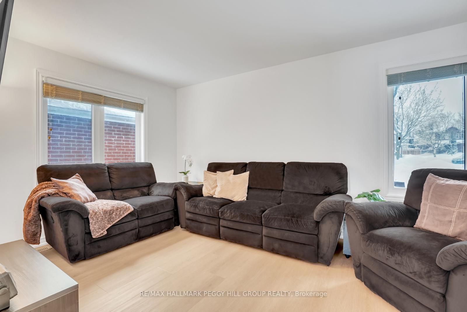 Photo 5 of 8 Laidlaw Drive, Barrie, West Bayfield — HOMEH