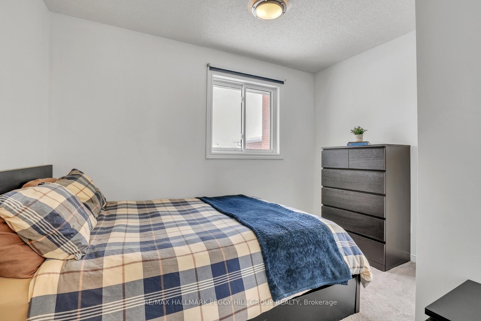 Photo 9 of 8 Laidlaw Drive, Barrie, West Bayfield — HOMEH