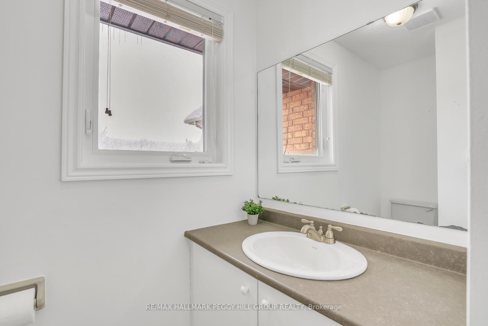 Photo 10 of 8 Laidlaw Drive, Barrie, West Bayfield — HOMEH