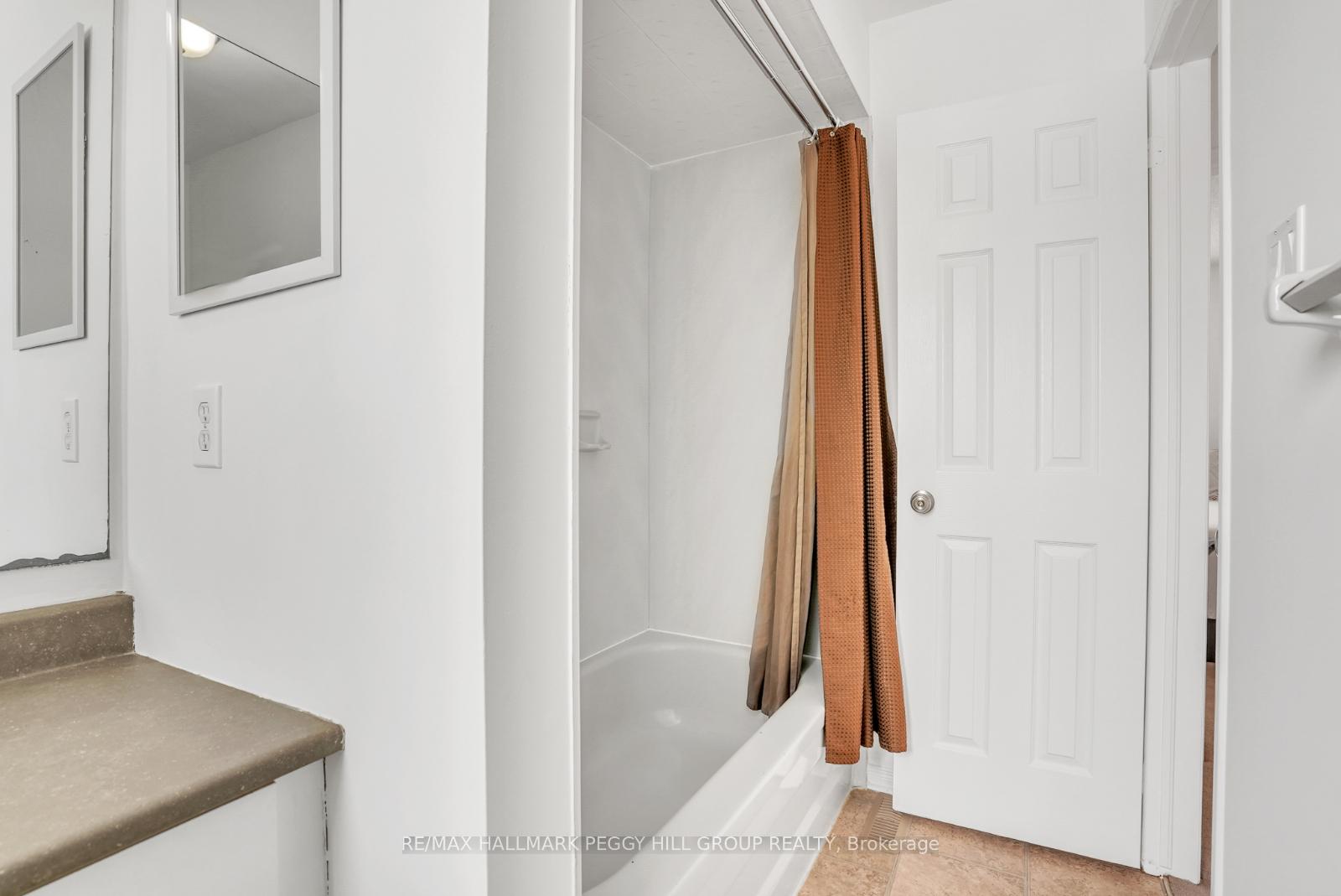 Photo 11 of 8 Laidlaw Drive, Barrie, West Bayfield — HOMEH