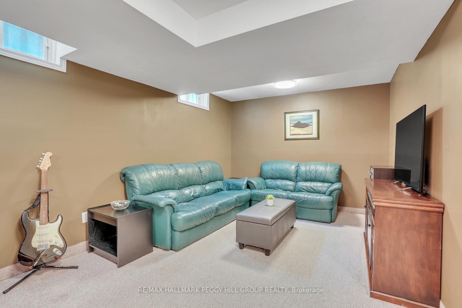 Photo 12 of 8 Laidlaw Drive, Barrie, West Bayfield — HOMEH