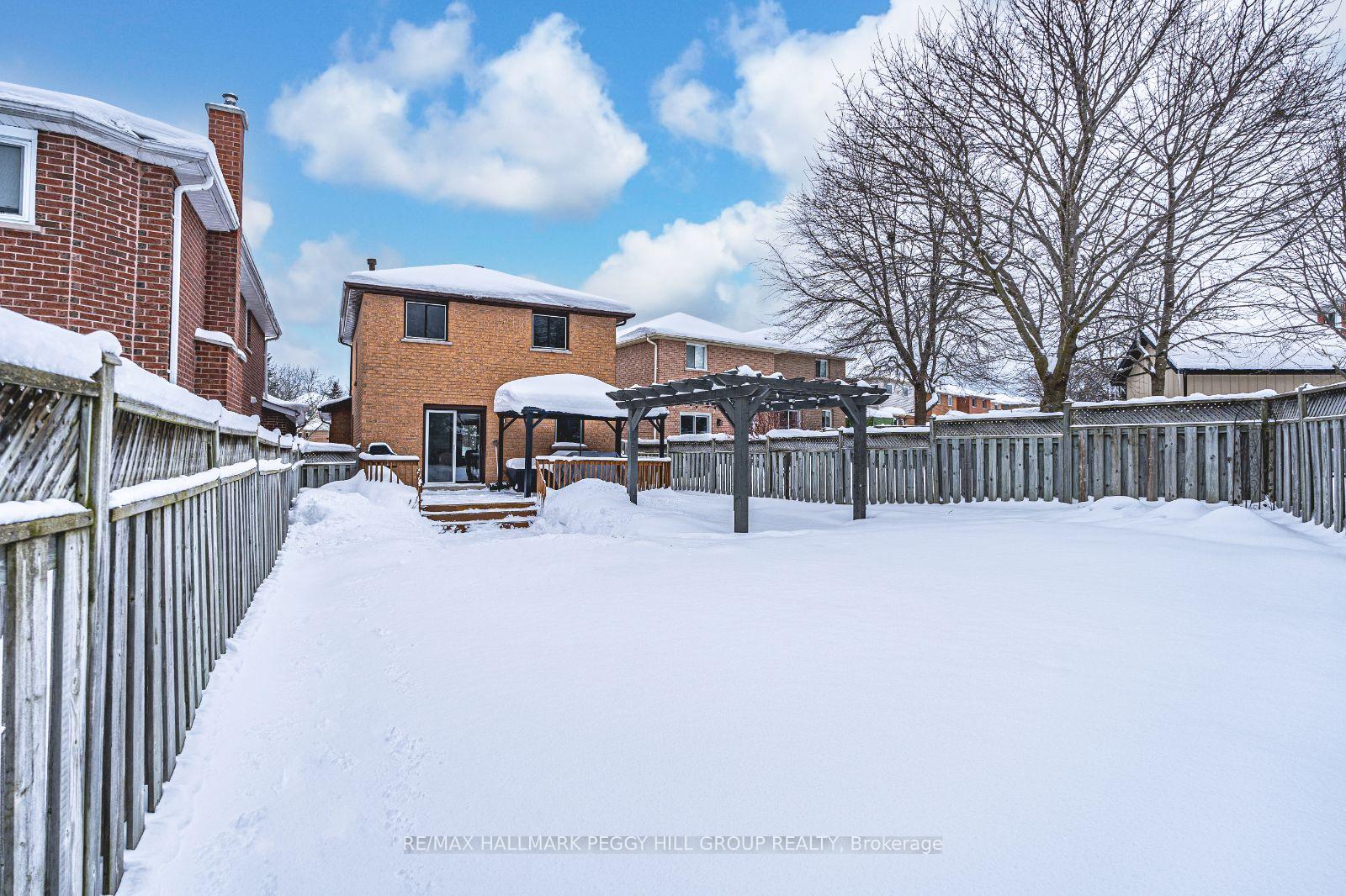 Photo 16 of 8 Laidlaw Drive, Barrie, West Bayfield — HOMEH