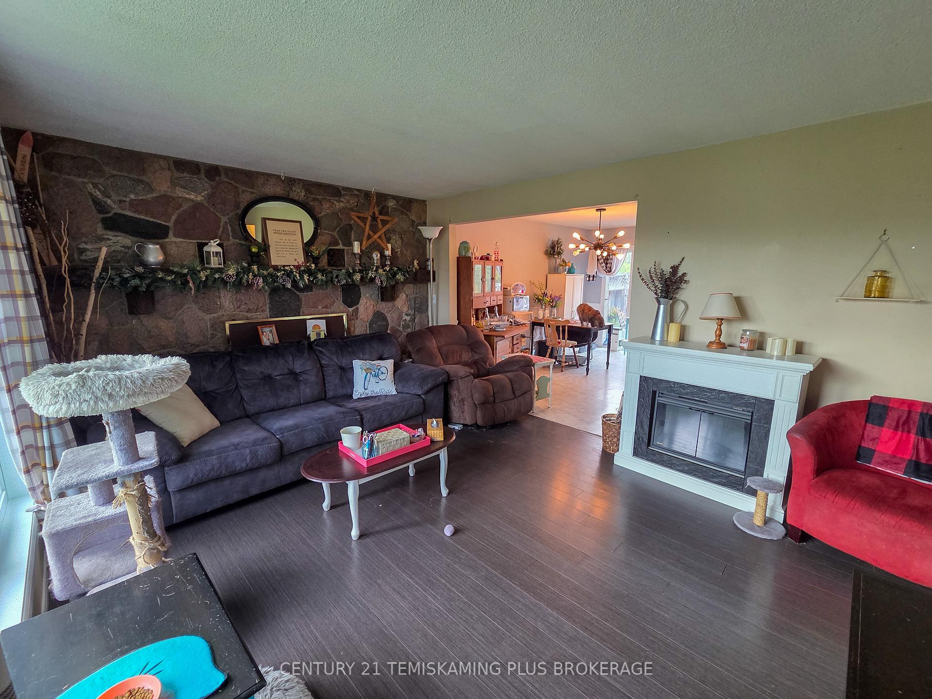 Photo 3 of 47 Eighth Avenue, Englehart — HOMEH