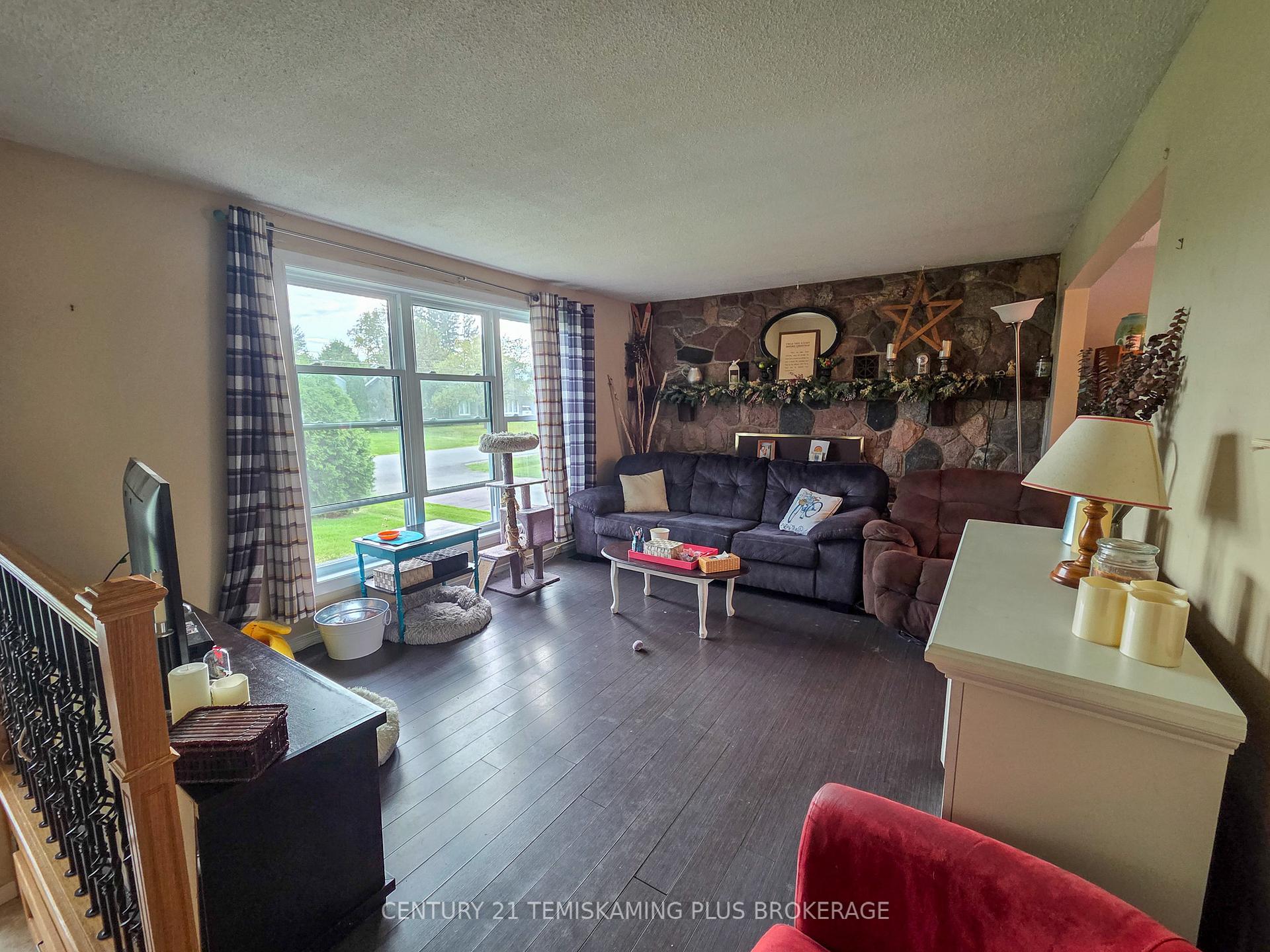 Photo 4 of 47 Eighth Avenue, Englehart — HOMEH