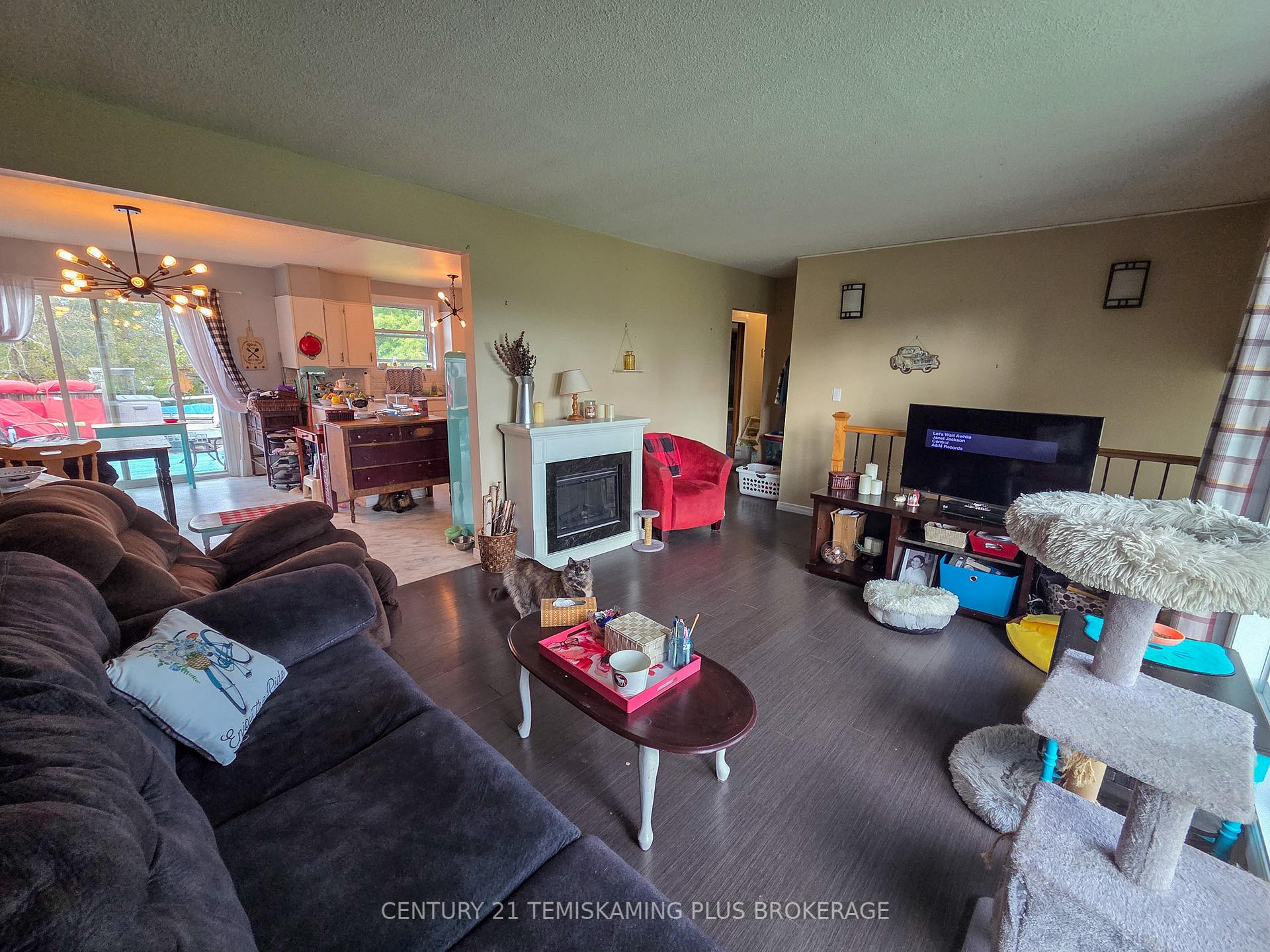 Photo 5 of 47 Eighth Avenue, Englehart — HOMEH