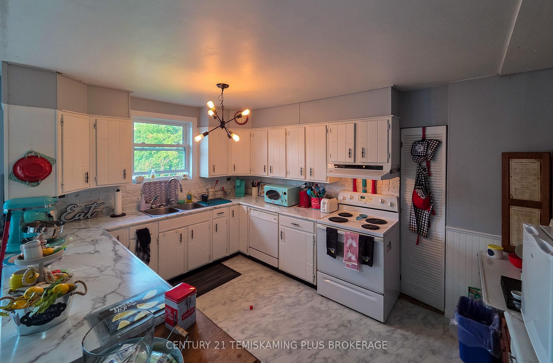 Photo 8 of 47 Eighth Avenue, Englehart — HOMEH