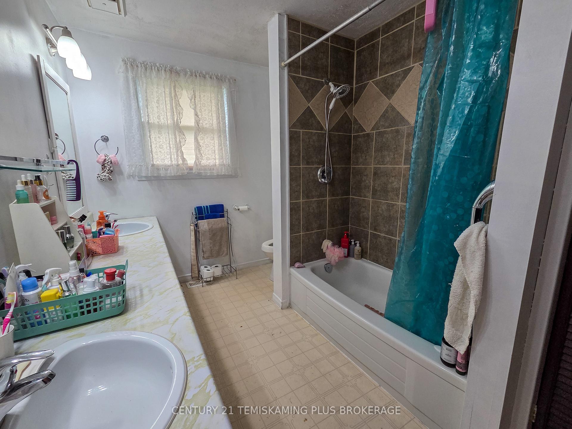 Photo 11 of 47 Eighth Avenue, Englehart — HOMEH