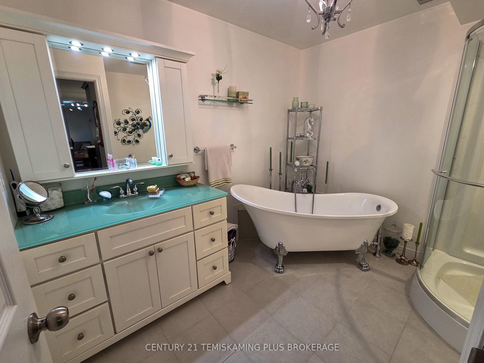 Photo 24 of 47 Eighth Avenue, Englehart — HOMEH